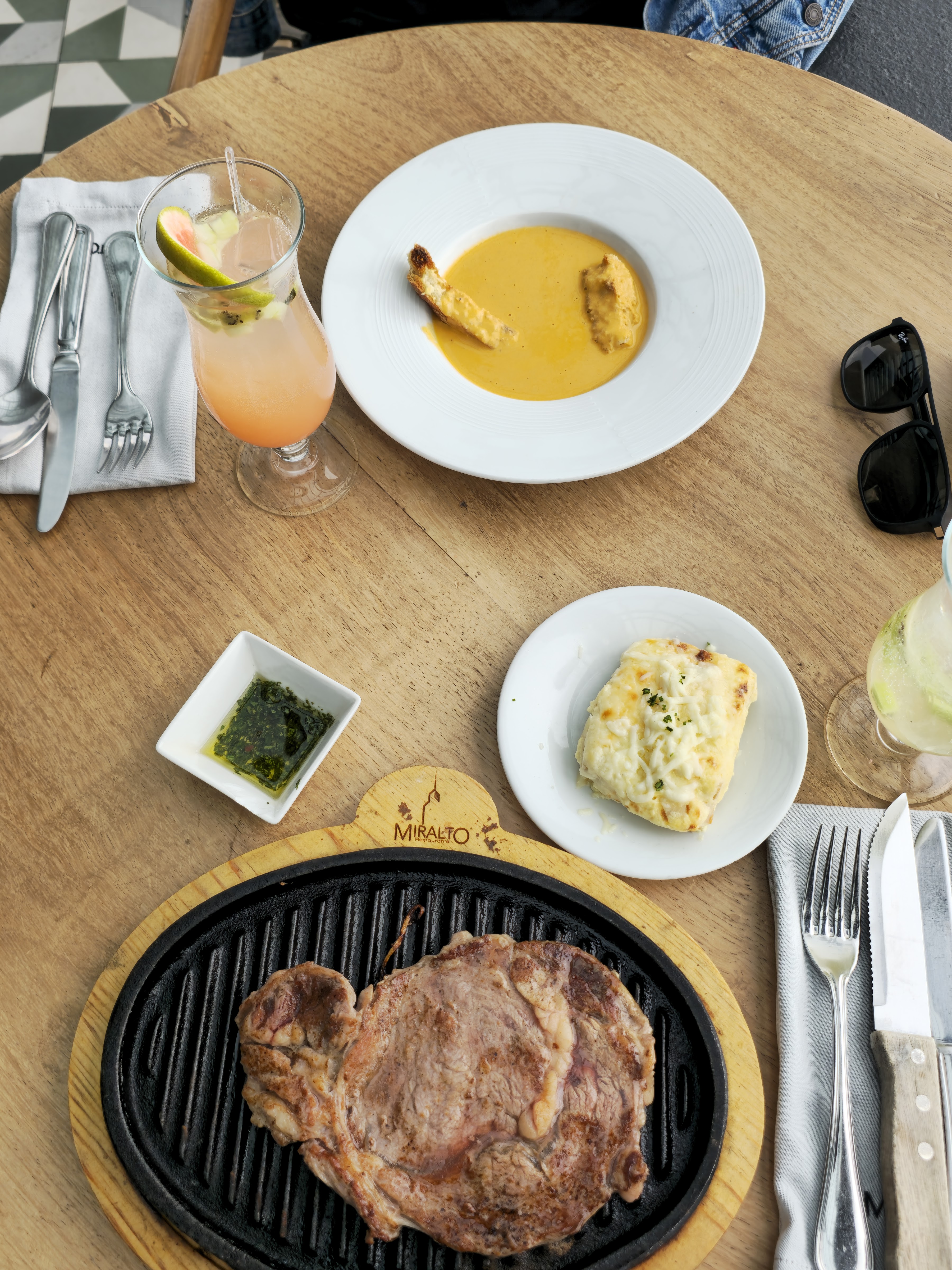 Miralto Restaurante image 3