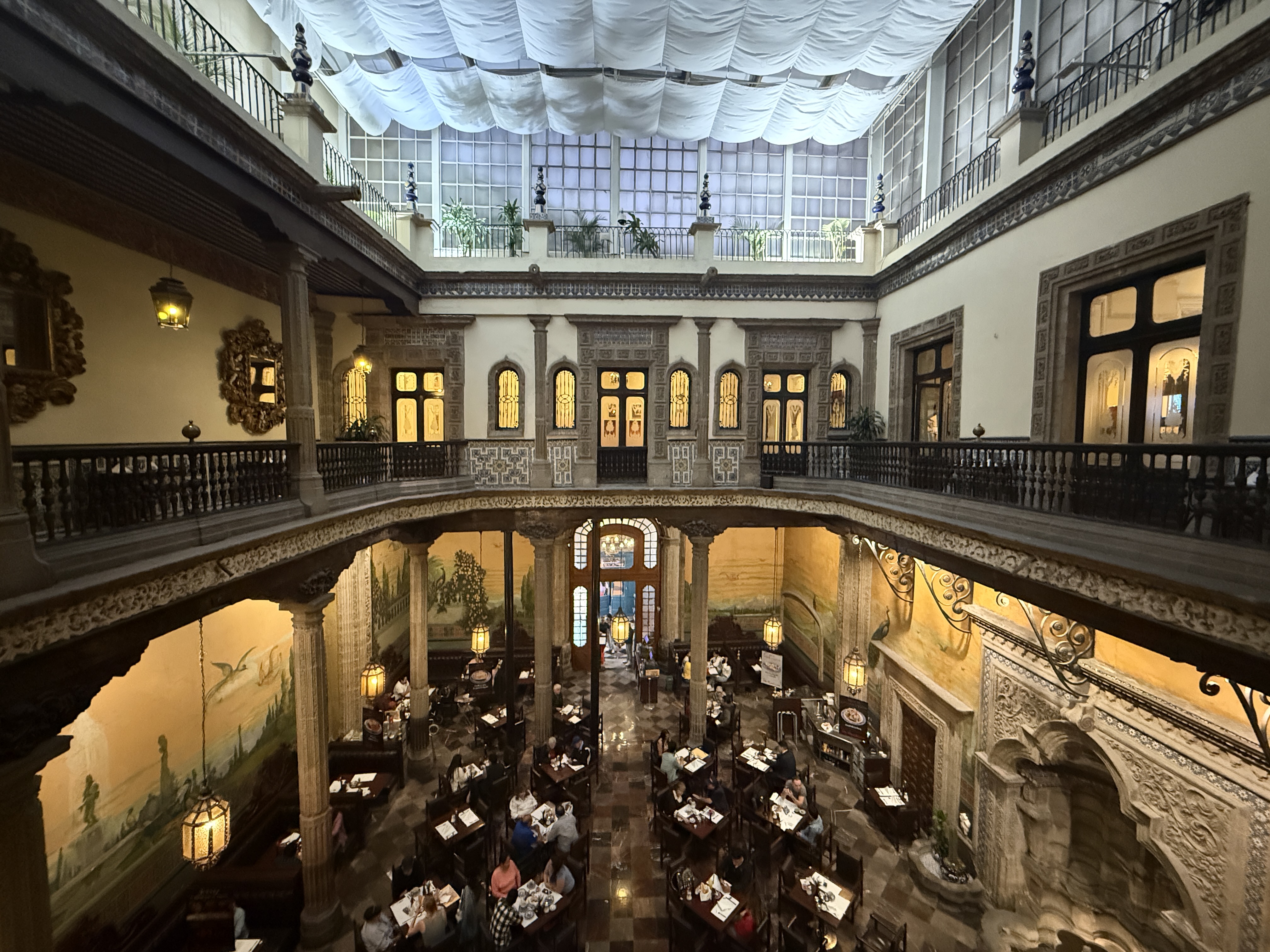 Sanborns Madero | Restaurante, Tienda y Farmacia image 4