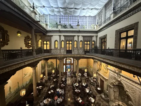 Sanborns Madero | Restaurante, Tienda y Farmacia image 4