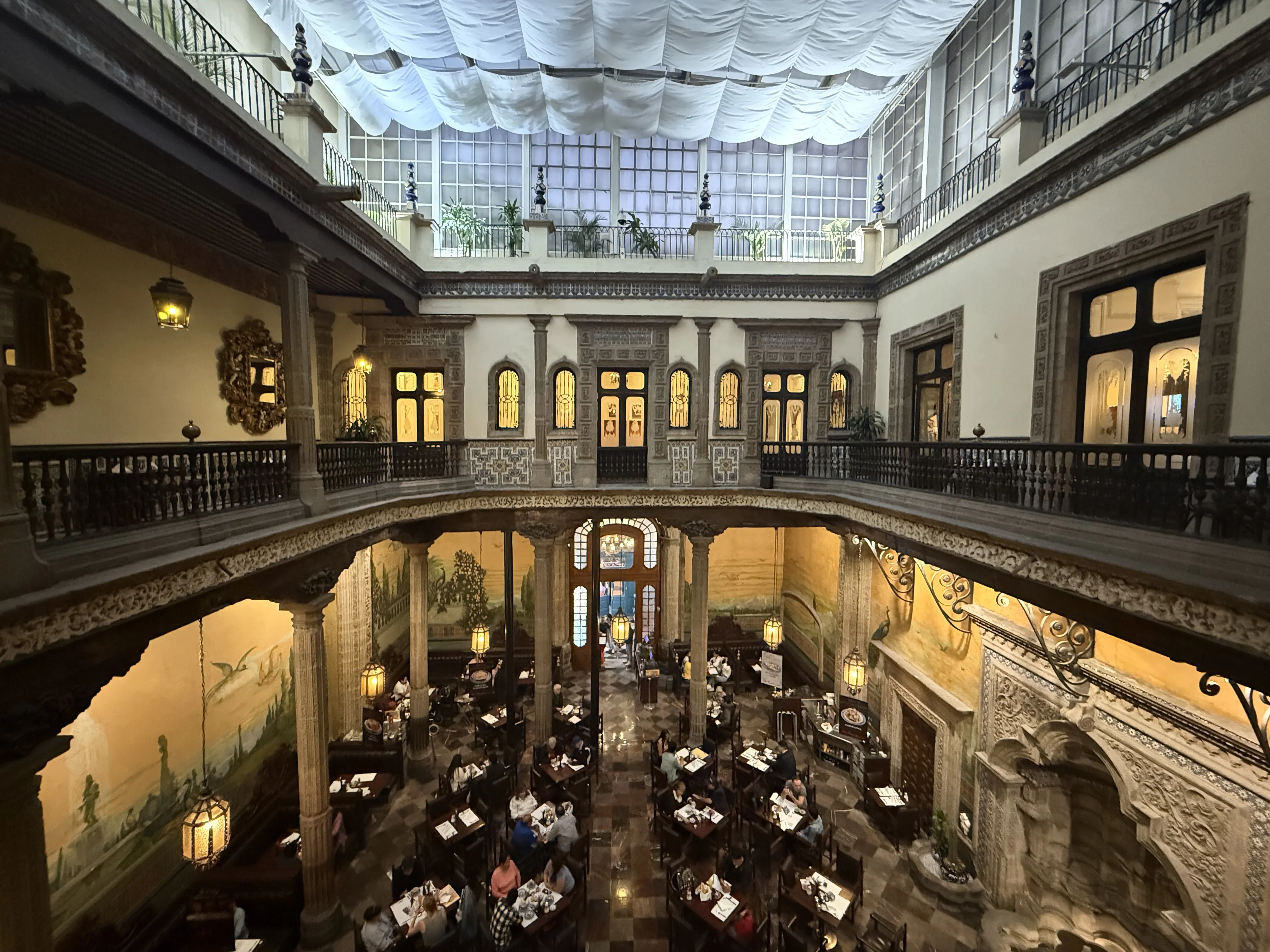 Sanborns Madero | Restaurante, Tienda y Farmacia image 4