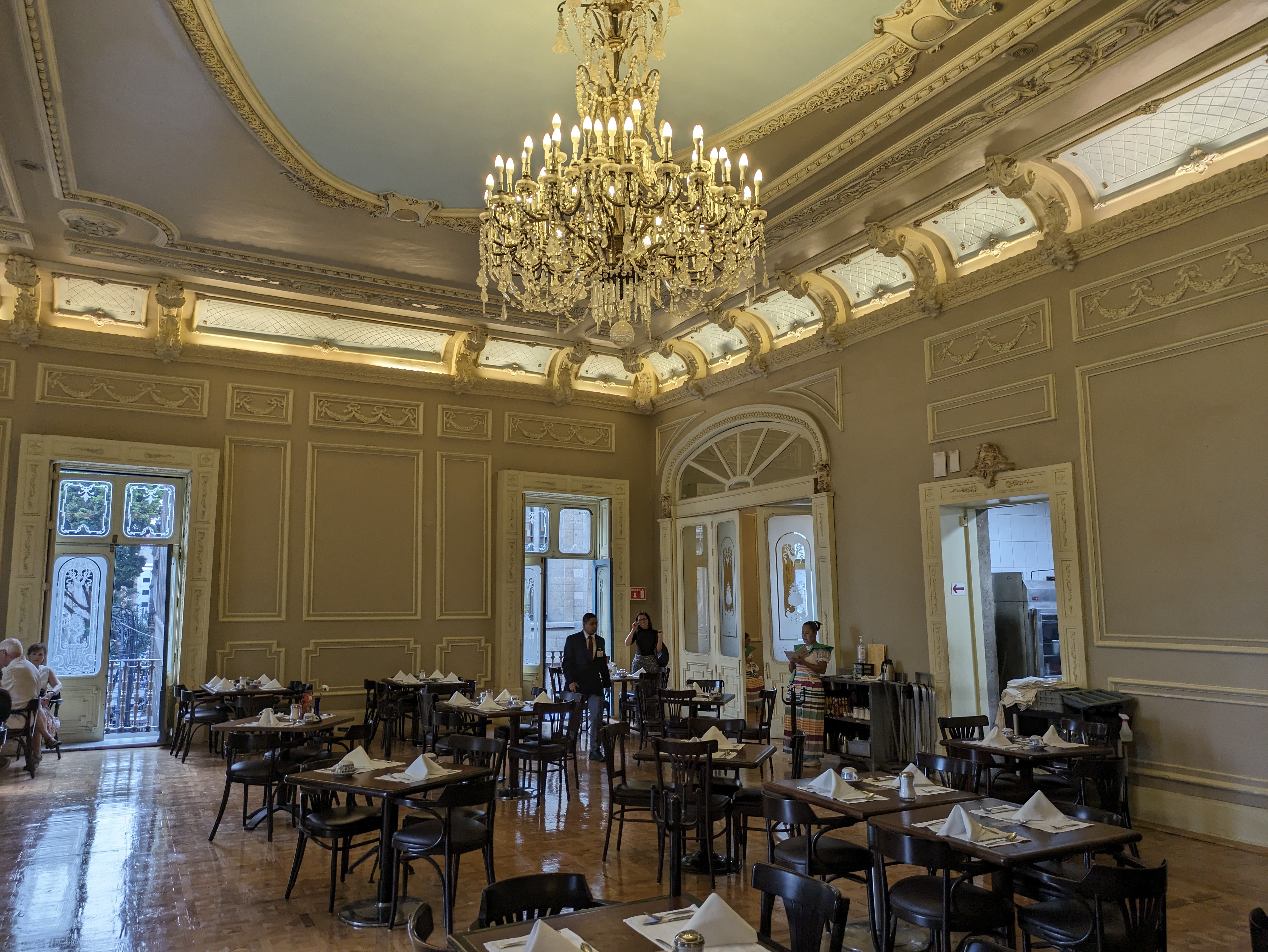 Sanborns Madero | Restaurante, Tienda y Farmacia image 7