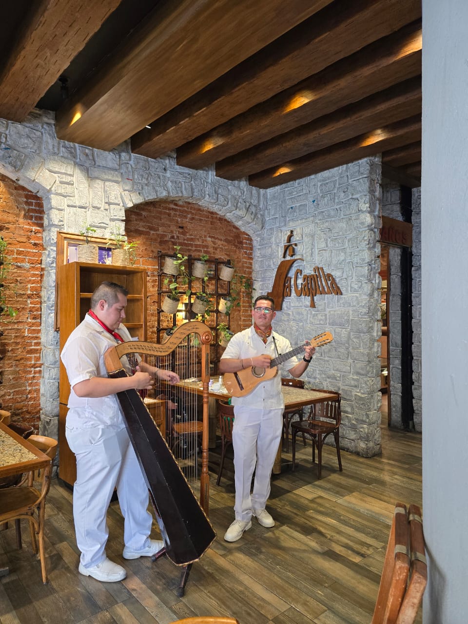 La Capilla Restaurante & Bar image 8