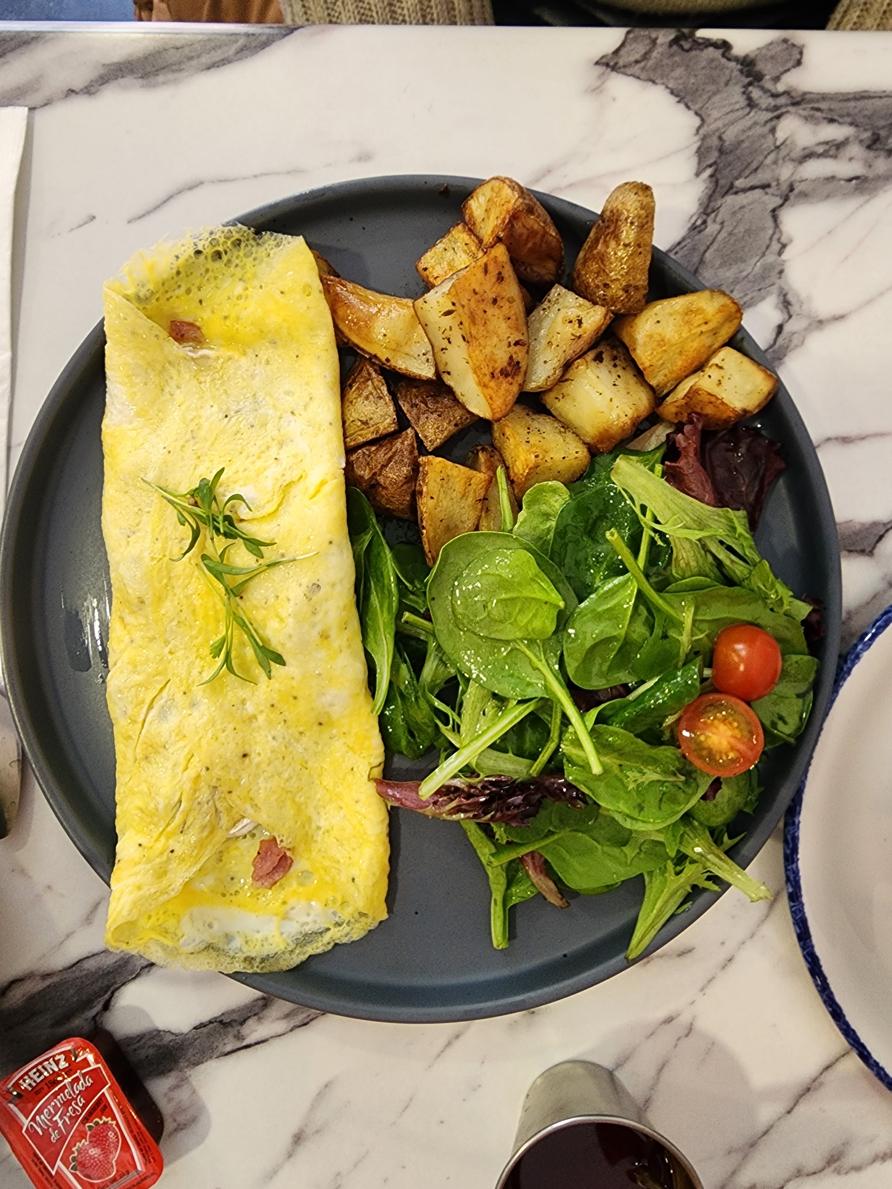 Avenue Roma Restaurant image 5