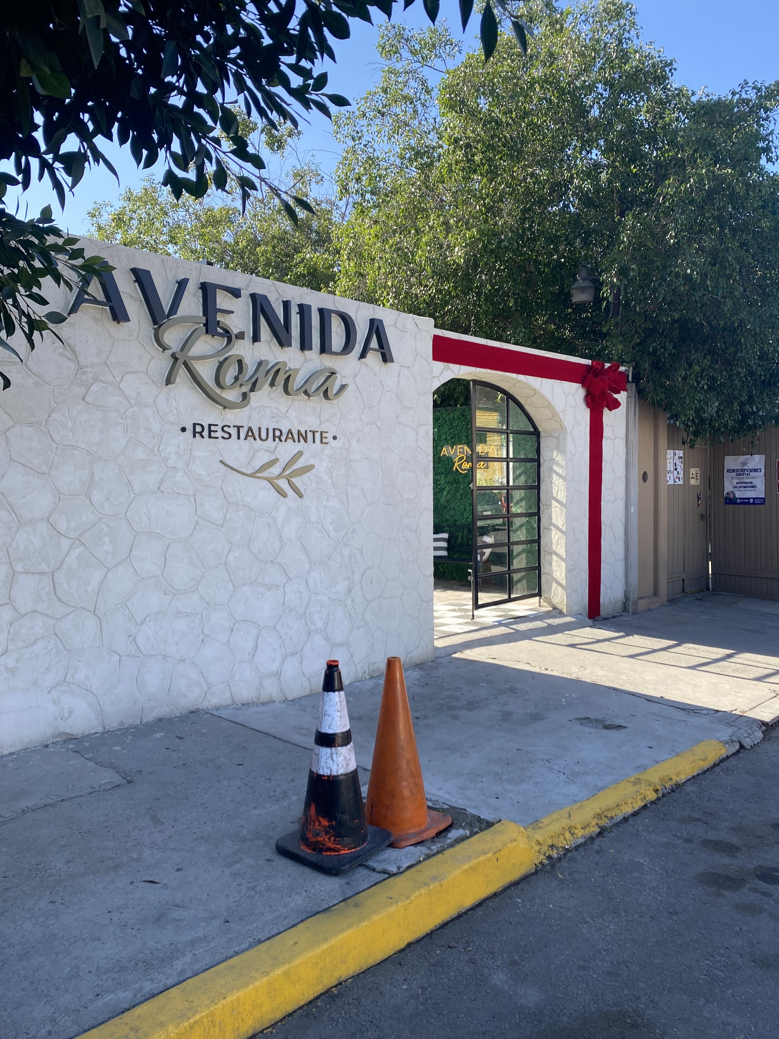 Avenue Roma Restaurant image 8