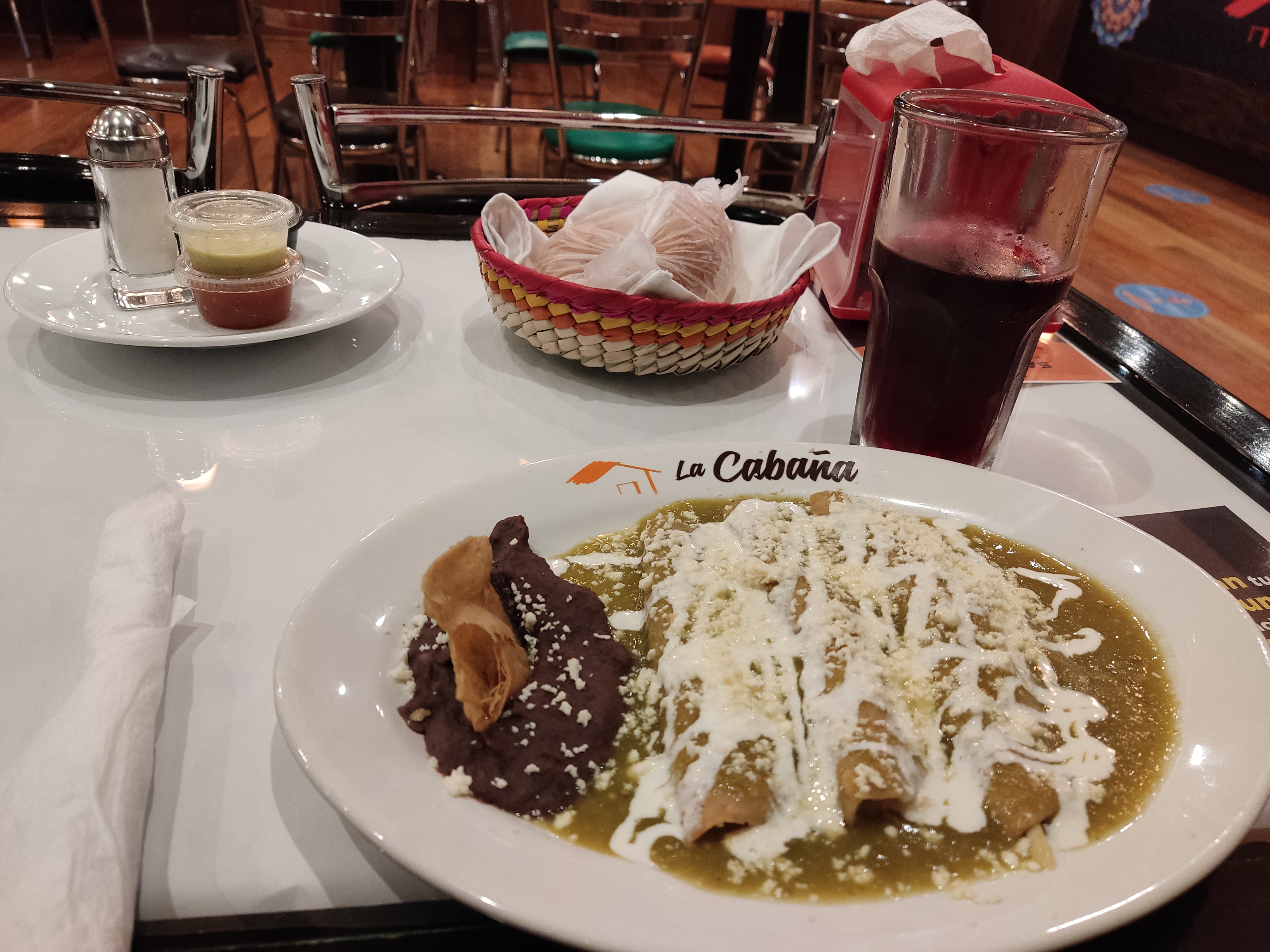 La Cabaña Social House image 6