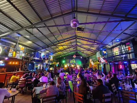 Al Chile Bar Y Restaurante La Familia Grande image 1
