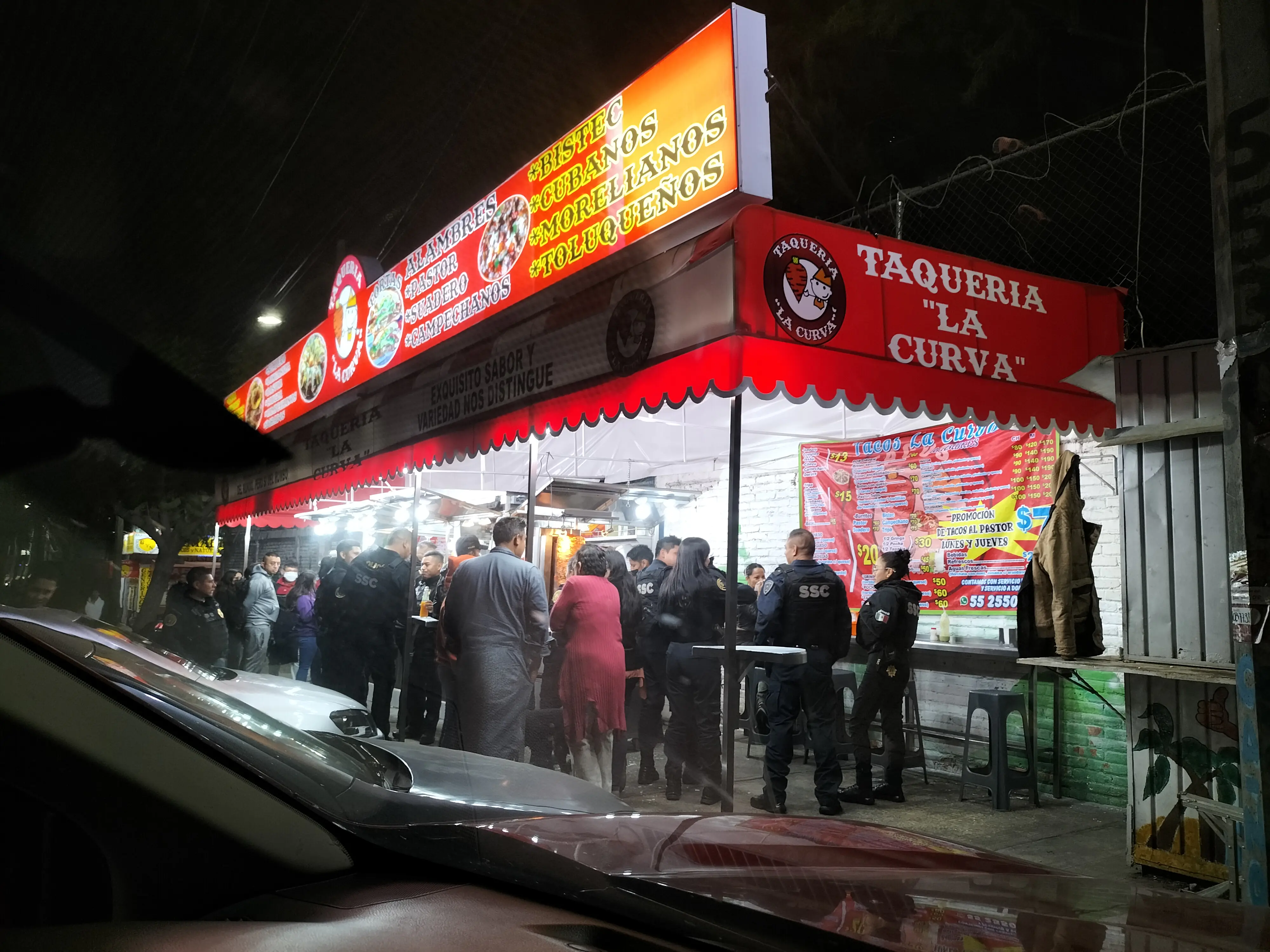 Taqueria la Curva image 1