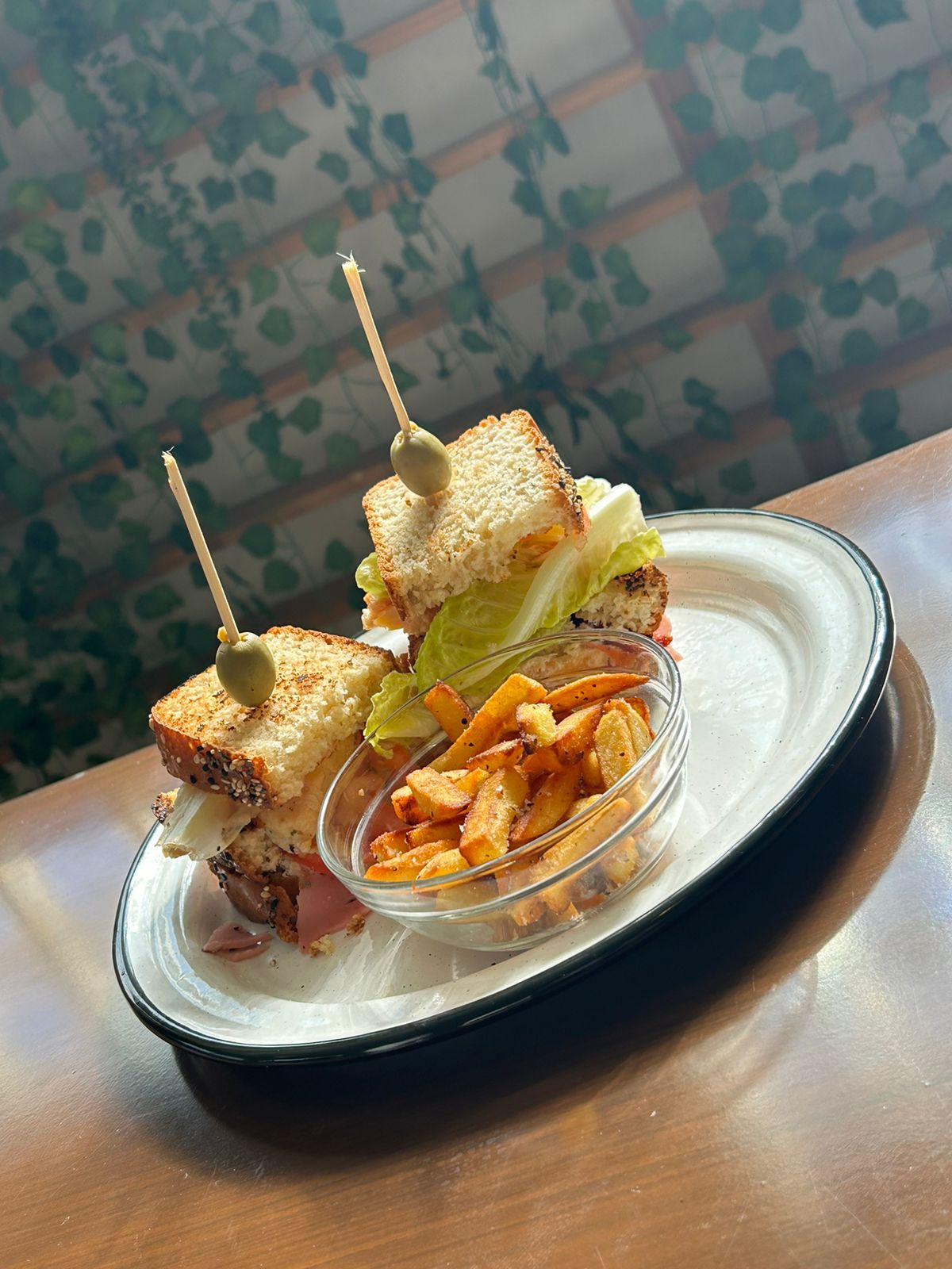 Picnic Restaurant image 2