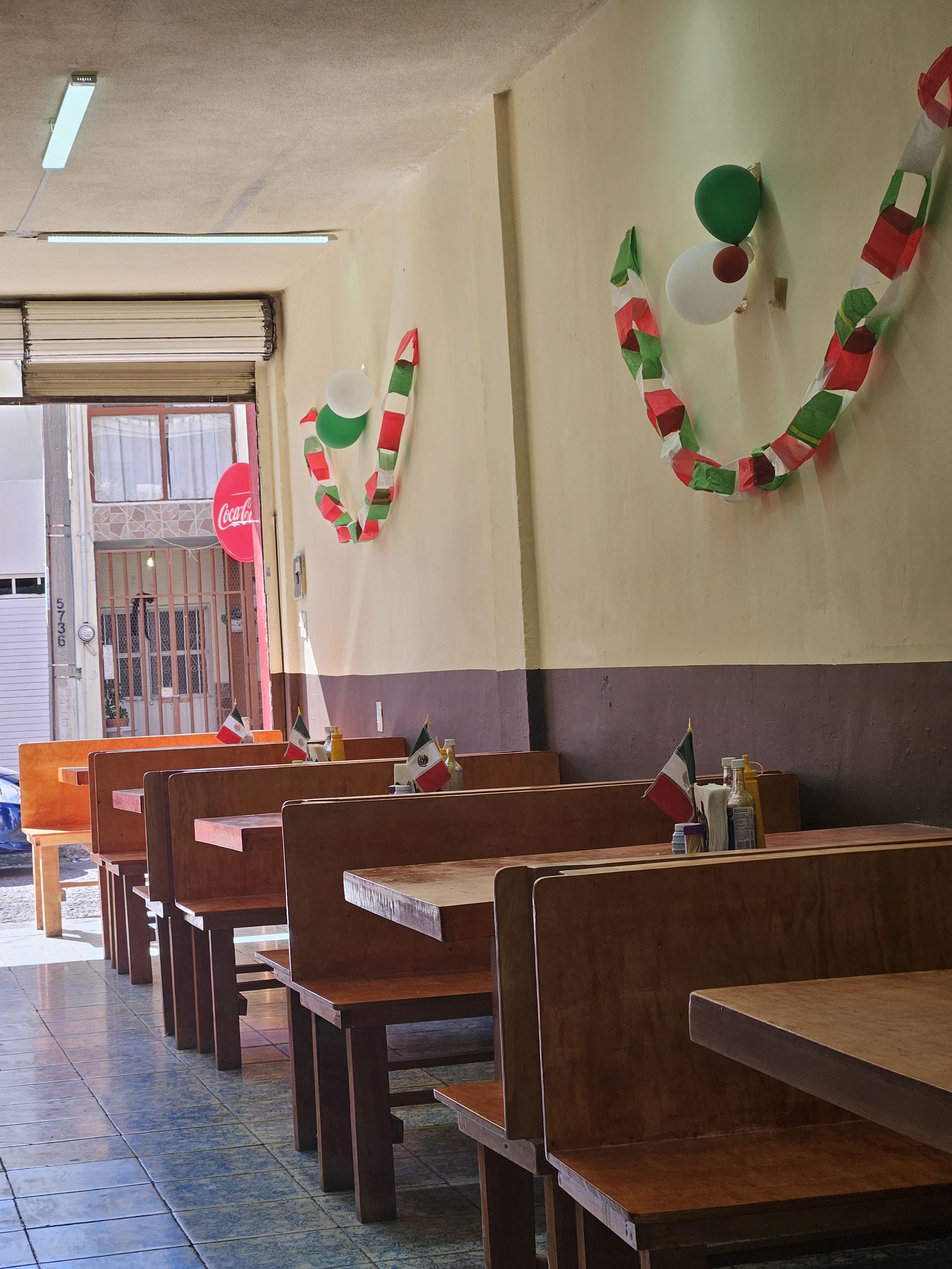 Lonis Pizza y Restaurante image 1