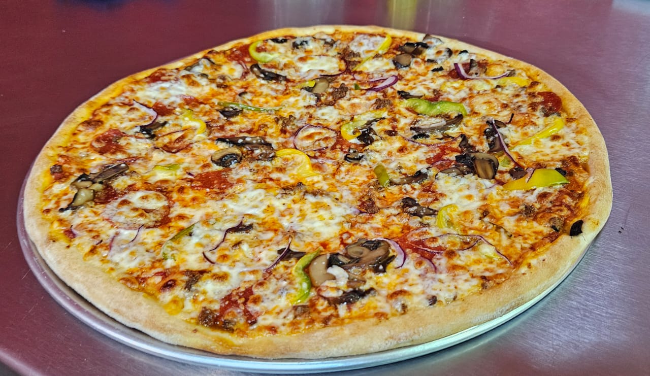 Lonis Pizza y Restaurante image 2