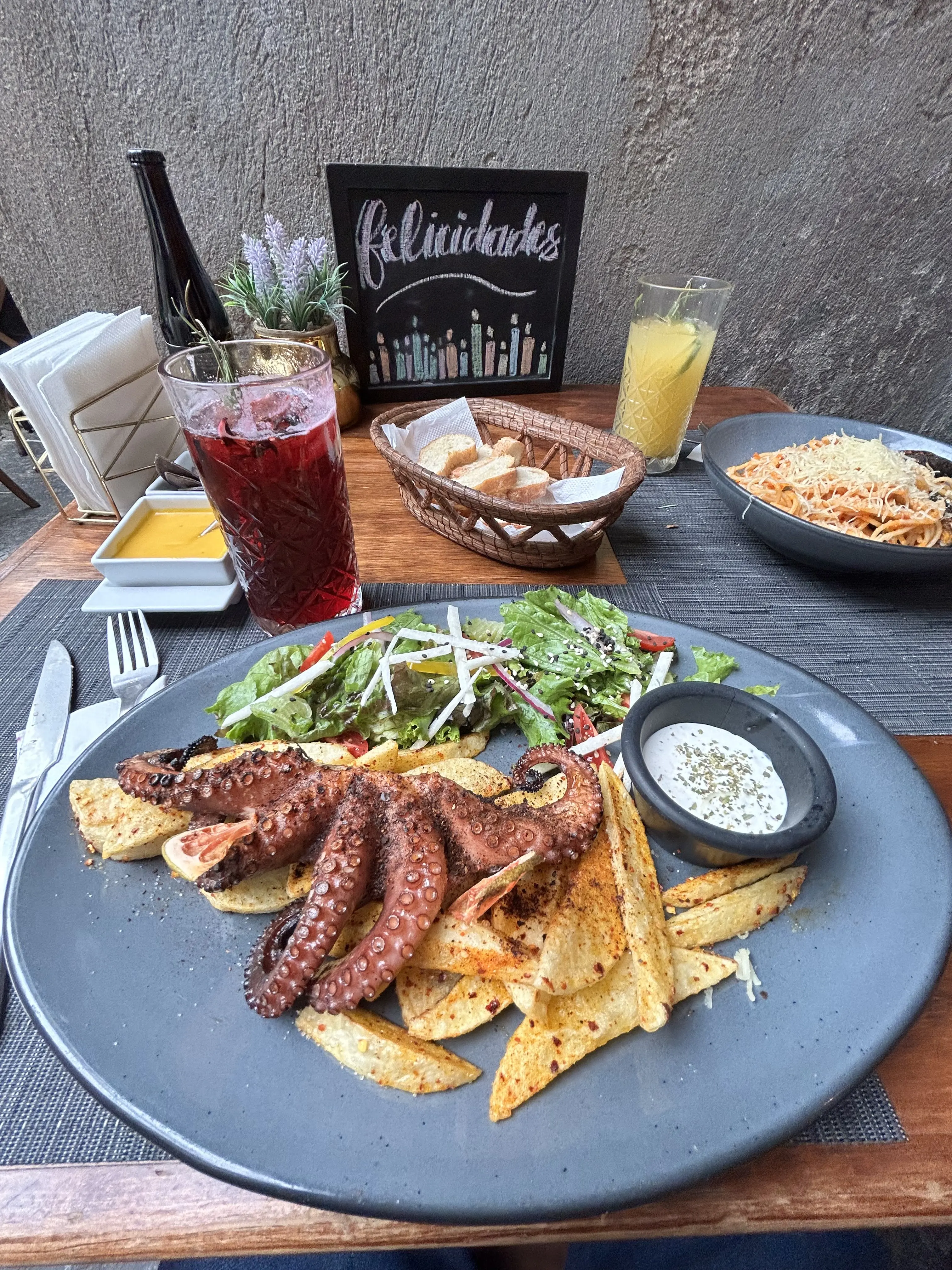 Santóua Gastrobar image 10