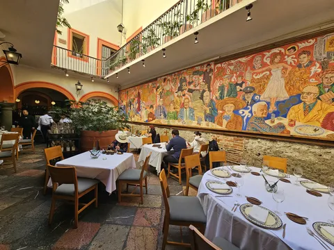 Mural de los Poblanos image 2