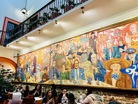 Mural de los Poblanos image 8