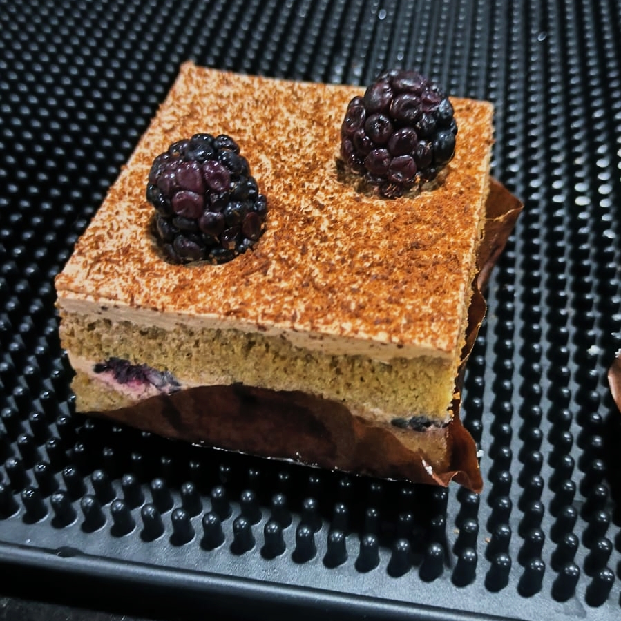 REZAKA 𝚁𝚎𝚜𝚝𝚊𝚞𝚛𝚊𝚗𝚝𝚎 𝙱𝚊𝚛 image 2