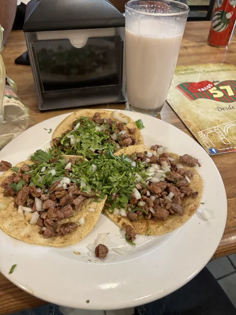 Restautante y Antojería Tacos del 57 image 4