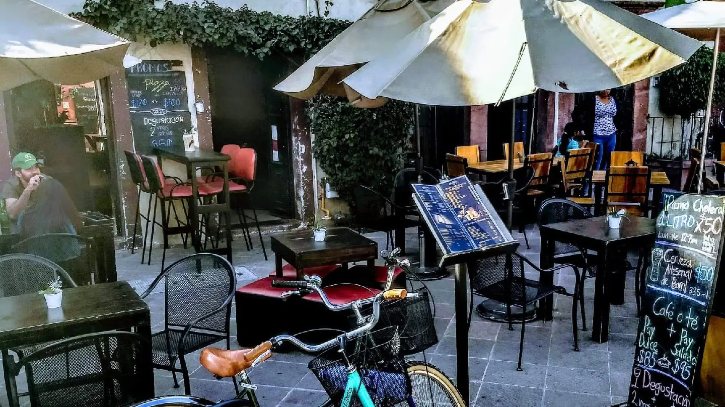 Pluma Cafe Bar image 5