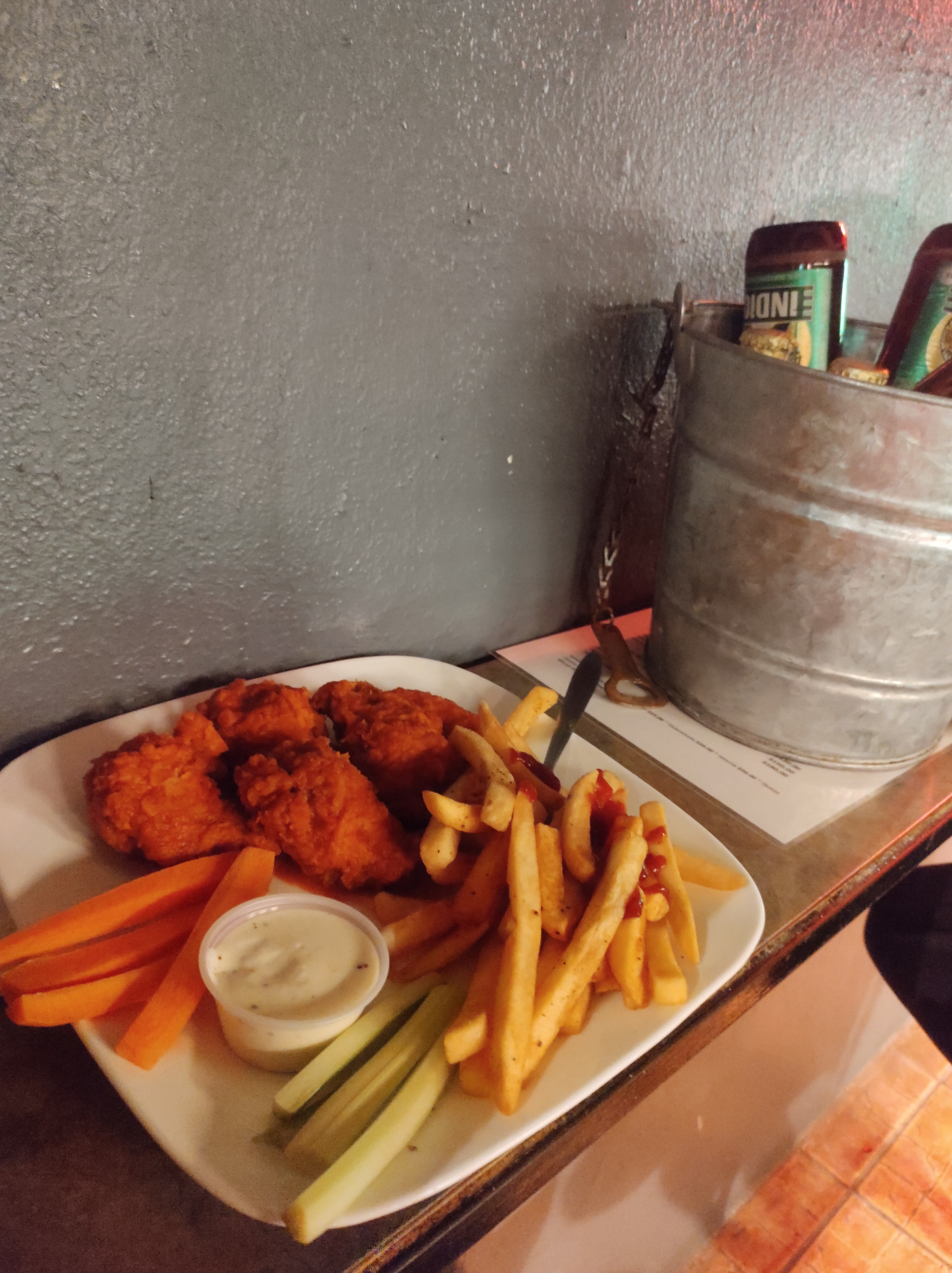 Charly's Pool Restaurant & Bar image 9