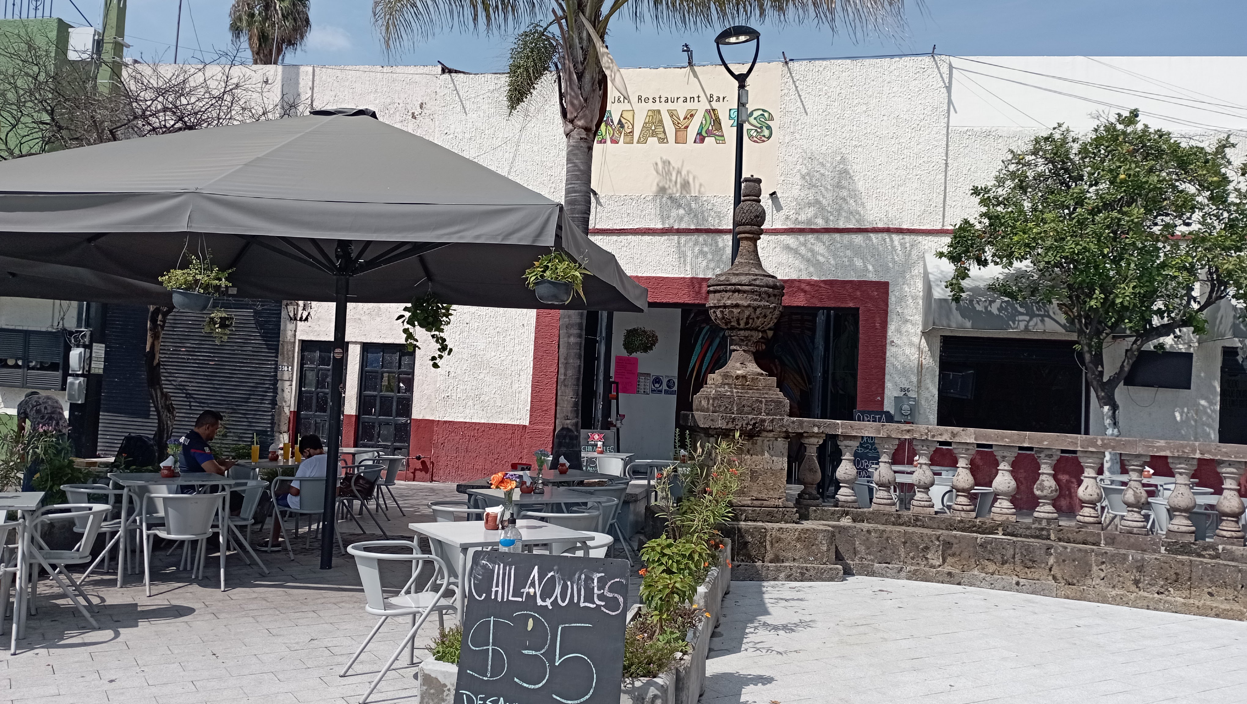 Mayas Bar image 1