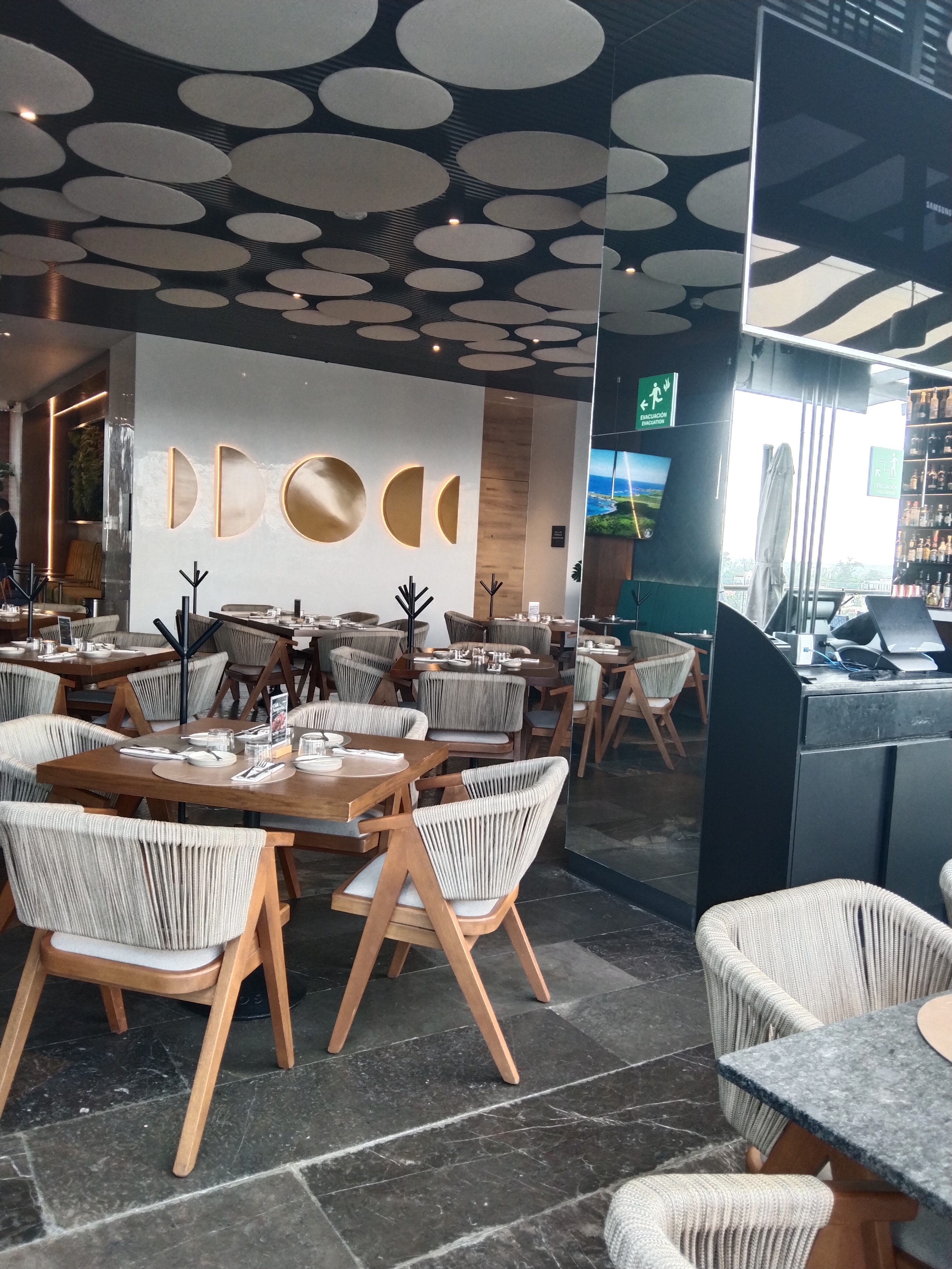 Querida Luna Restaurant image 4