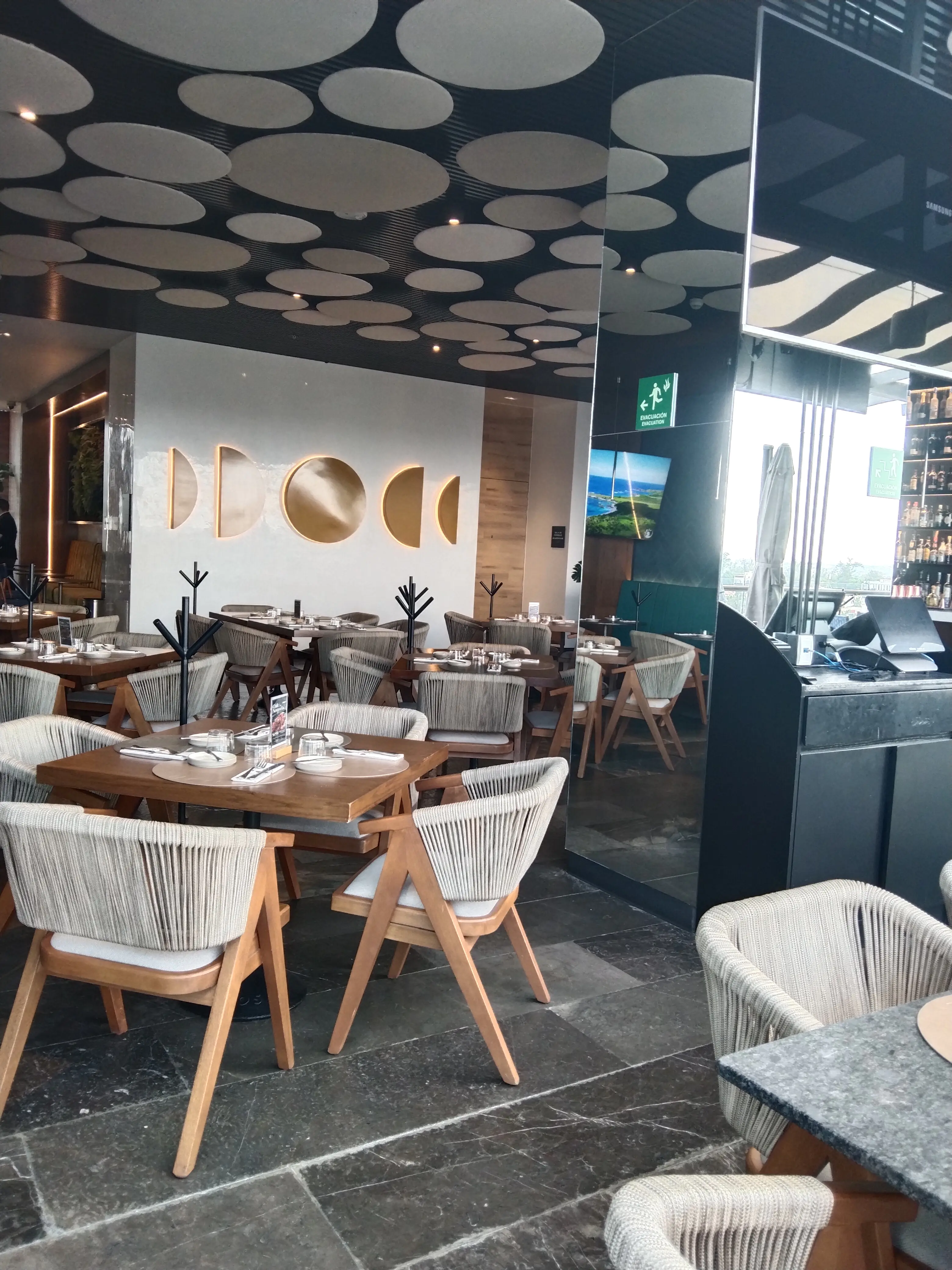 Querida Luna Restaurant image 4