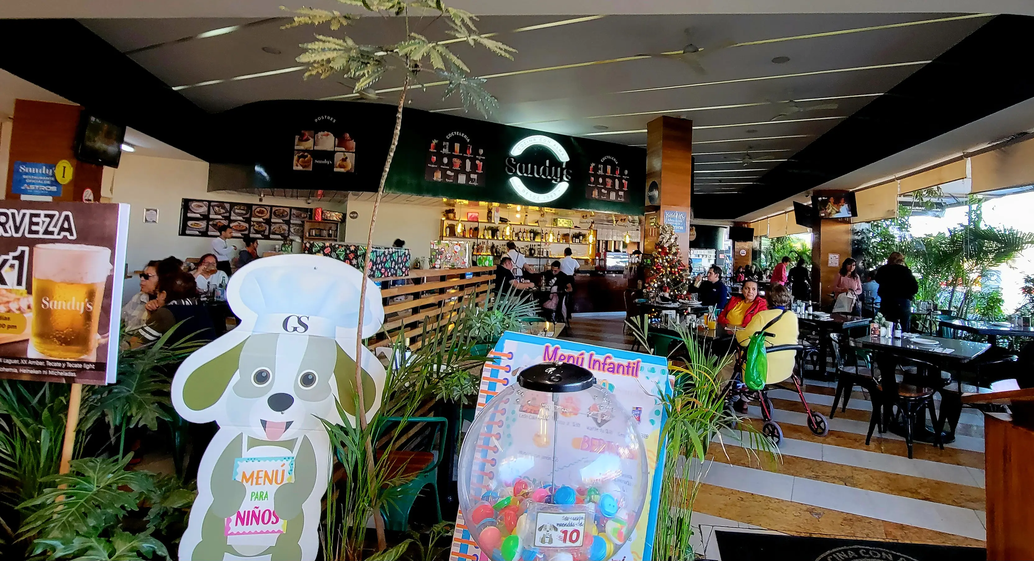 Restaurant Sandy's Plaza Patria image 4