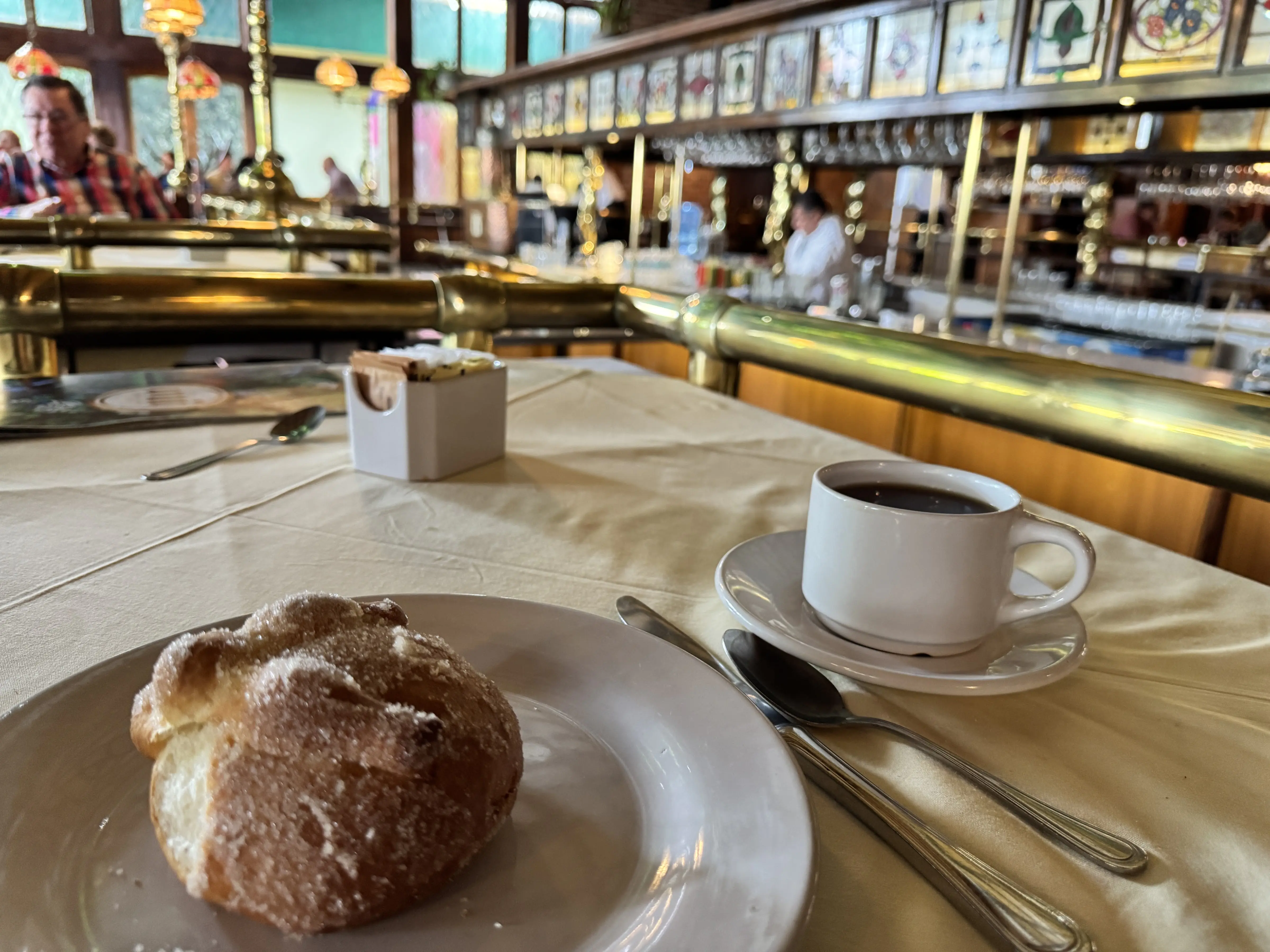 OUI Restaurant Bar image 3