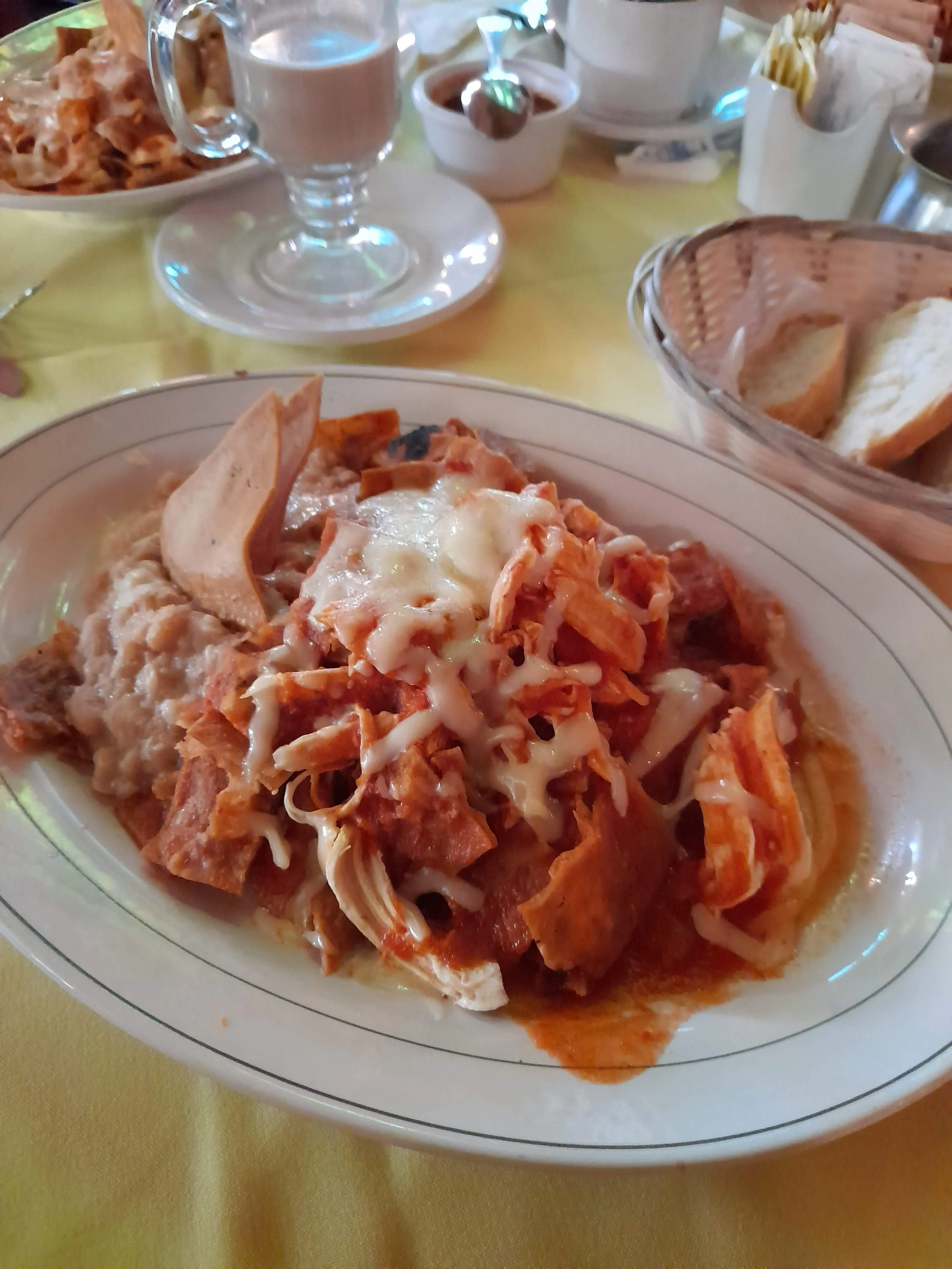 OUI Restaurant Bar image 5