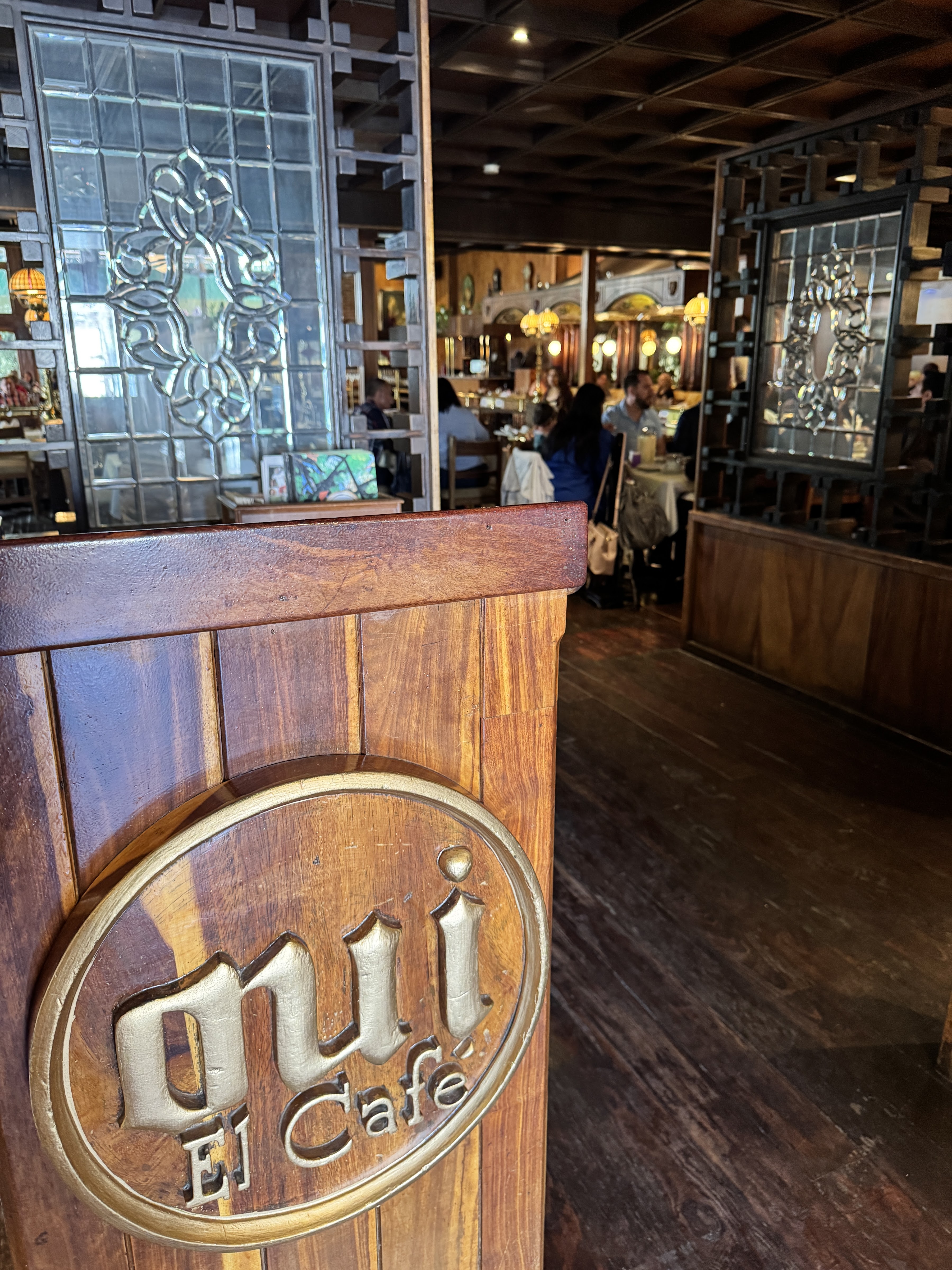 OUI Restaurant Bar image 7