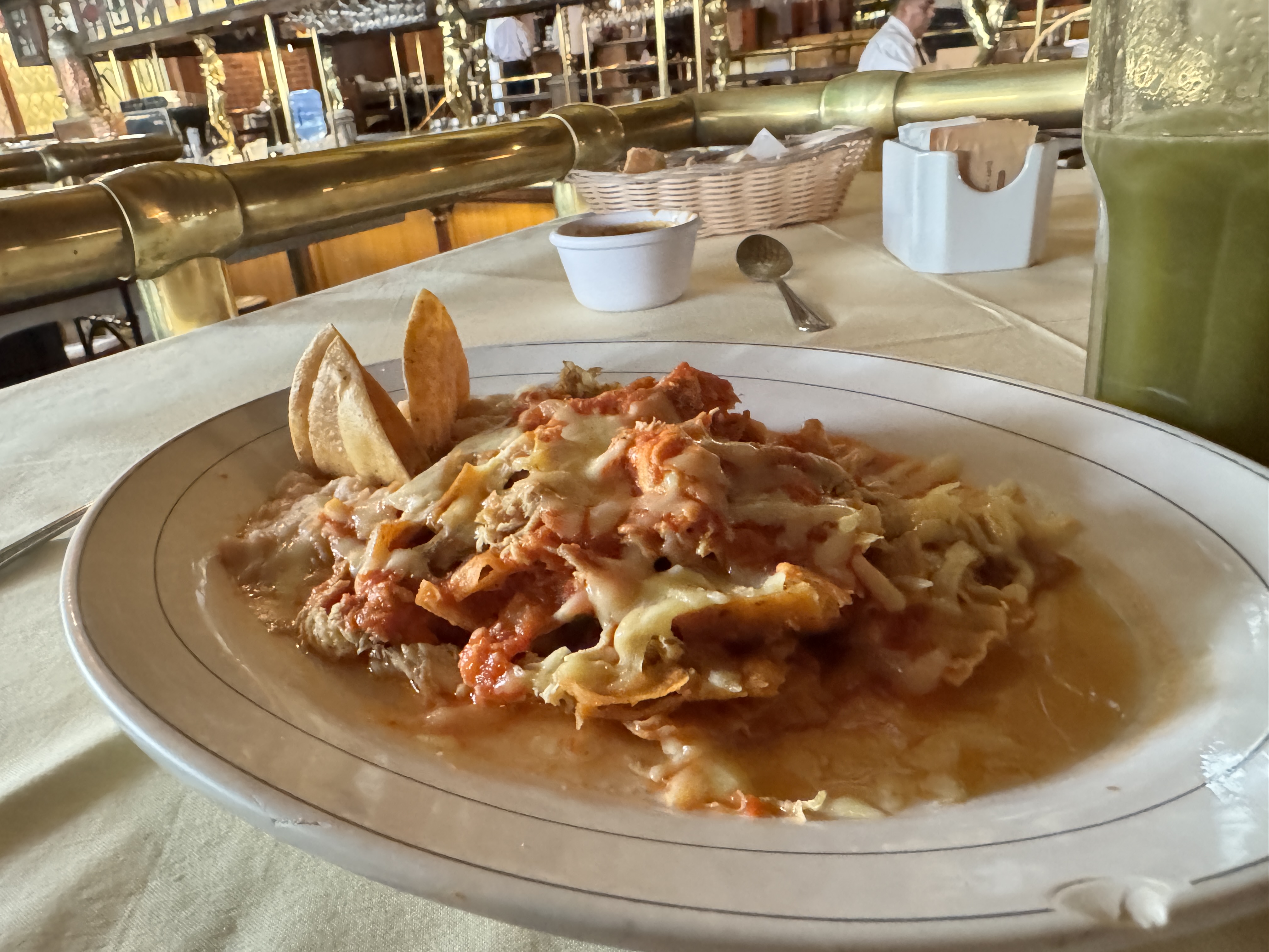 OUI Restaurant Bar image 8