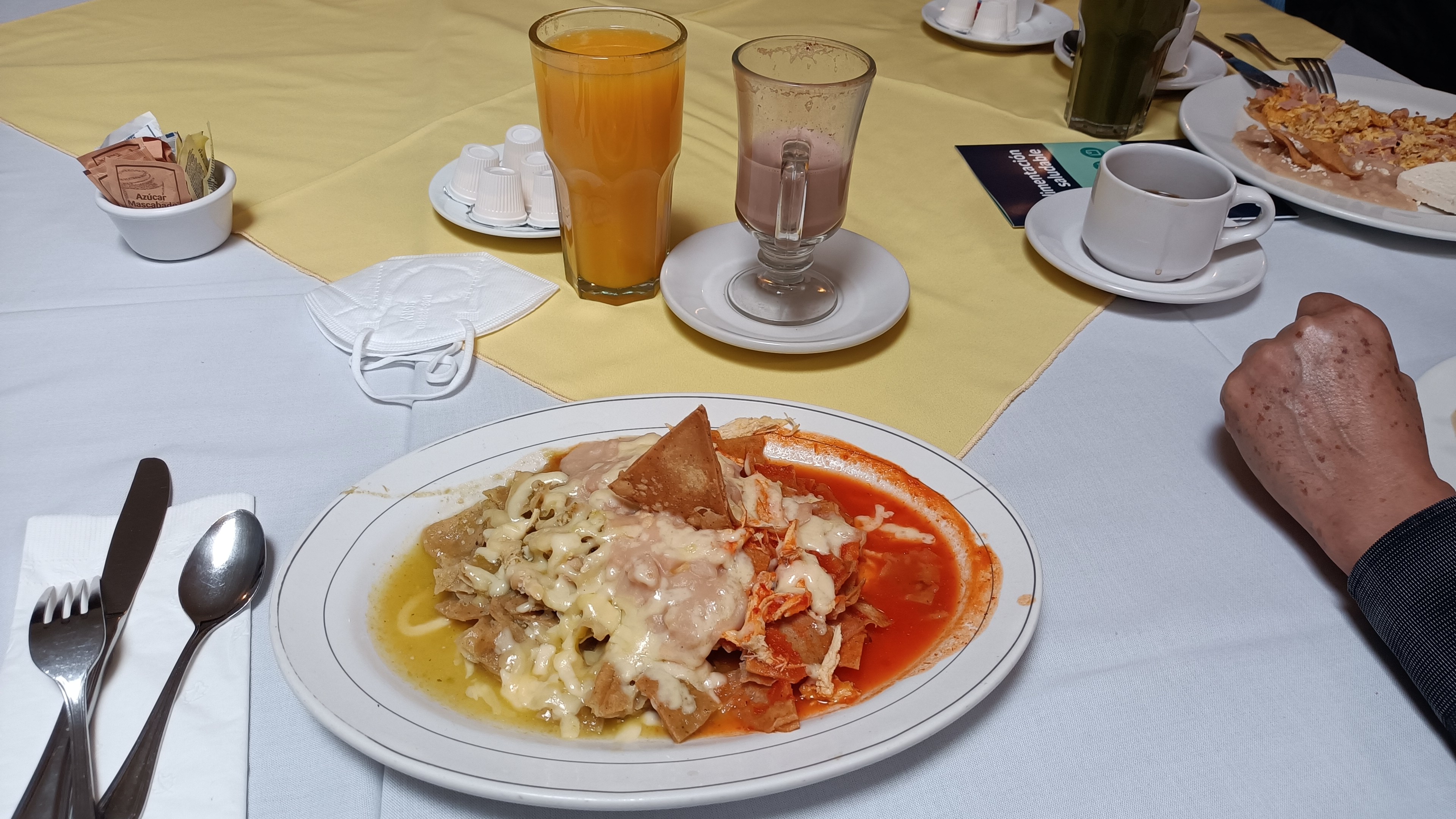 OUI Restaurant Bar image 9