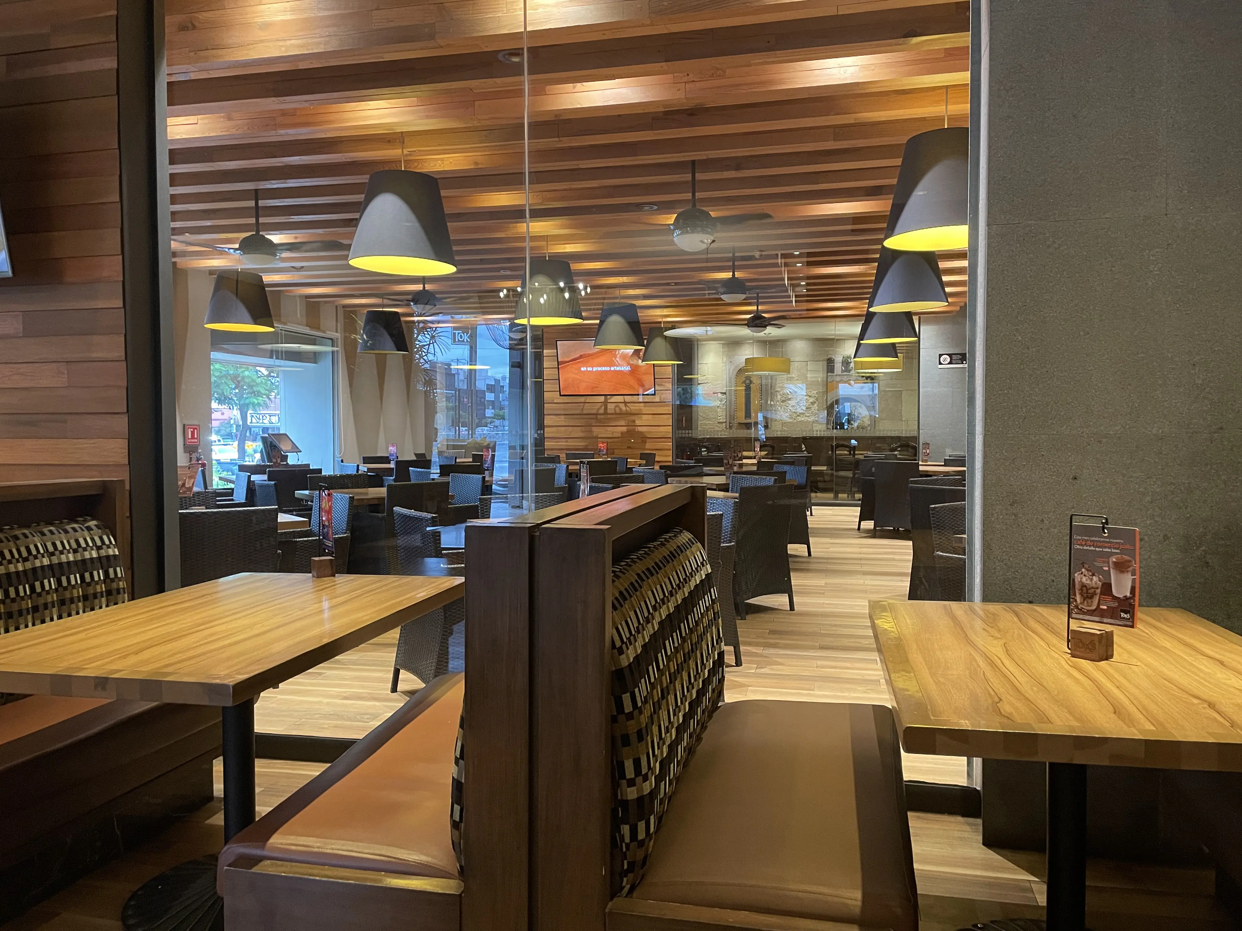 Toks Restaurant image 4