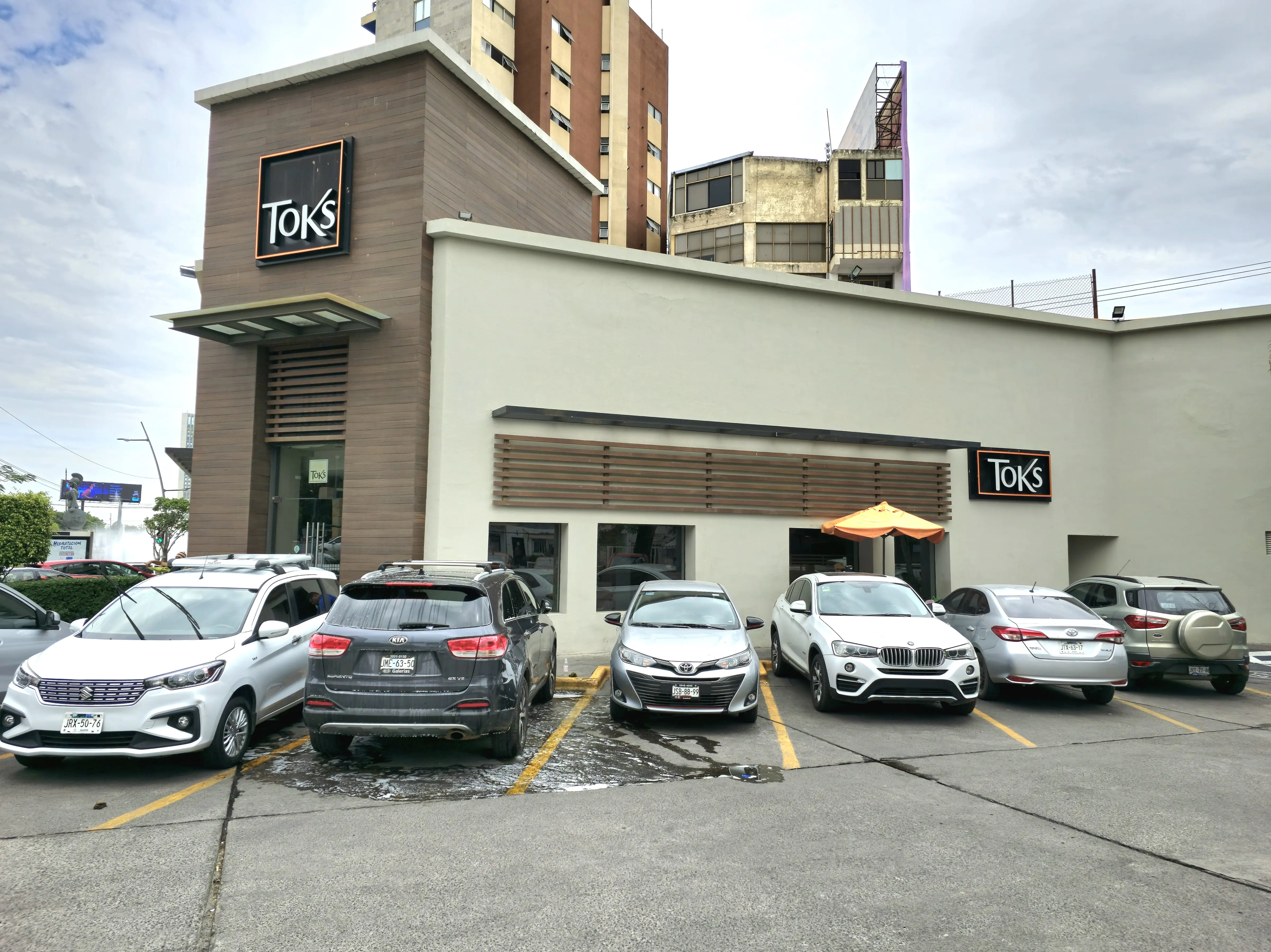 Toks Restaurant image 6