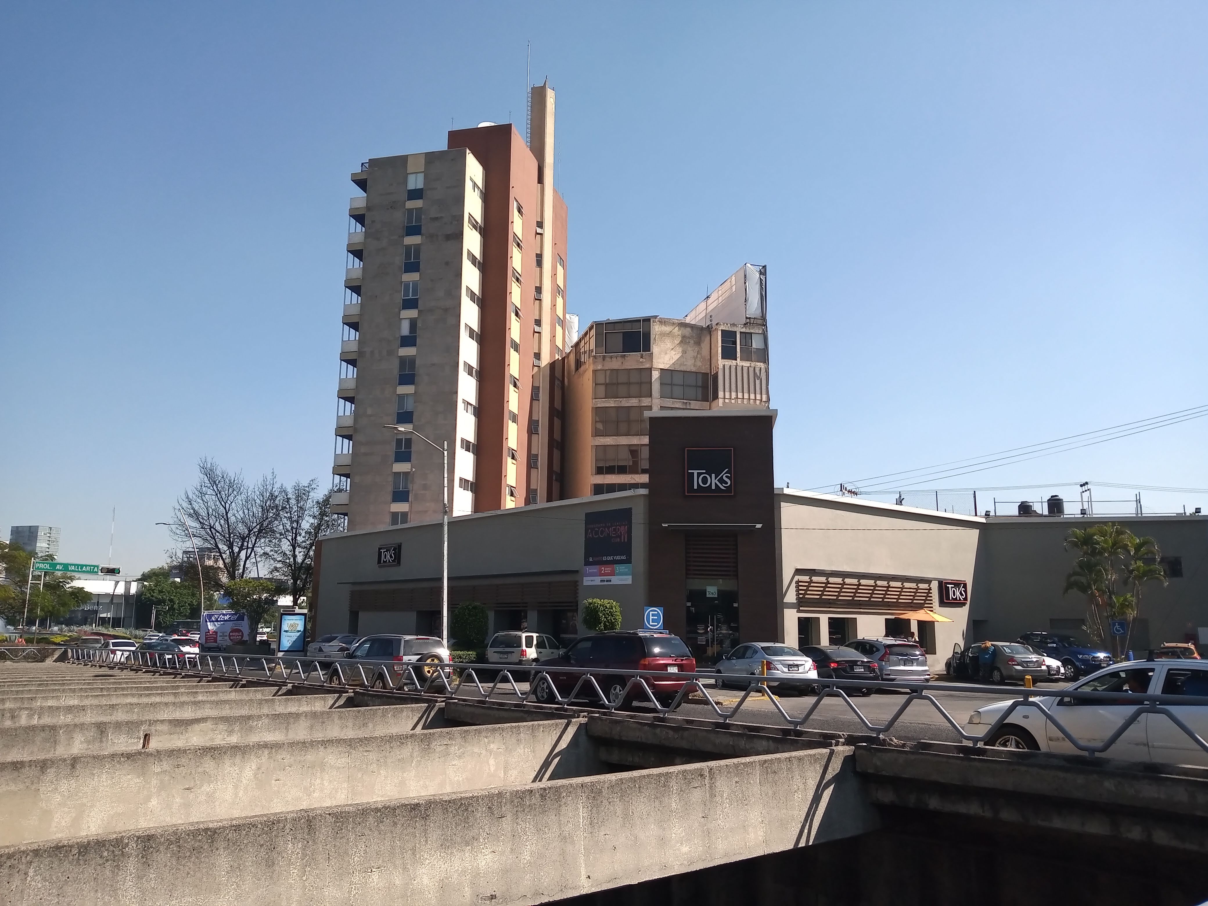 Toks Restaurant image 7