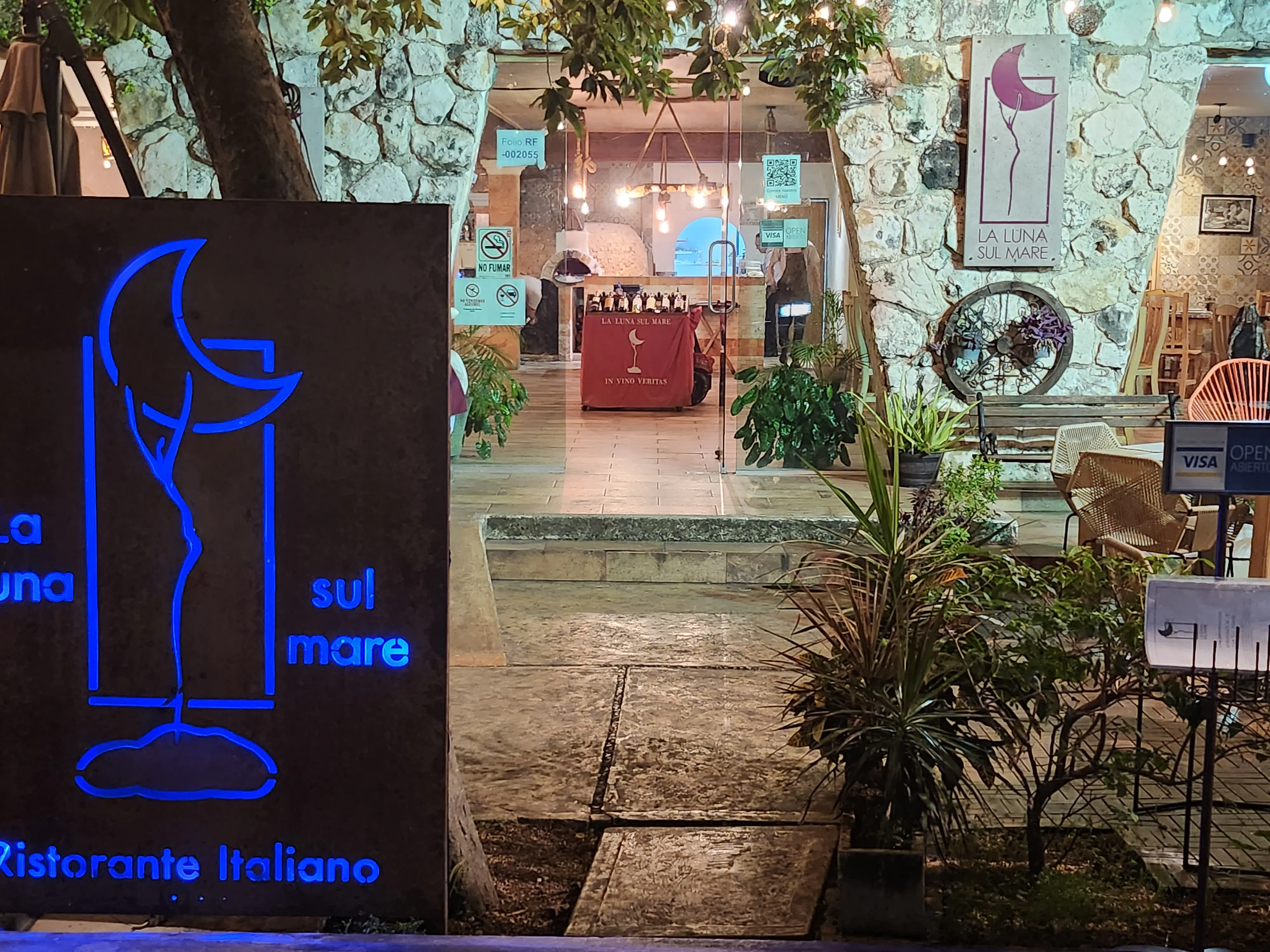 La Luna Sul Mare image 1