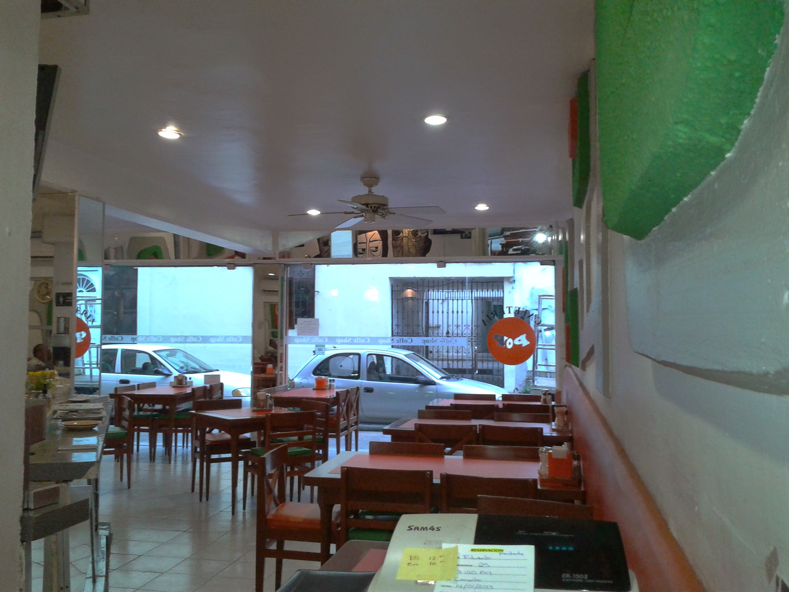 Cafetería Pop y Restaurante Pórtico del Peregrino image 1