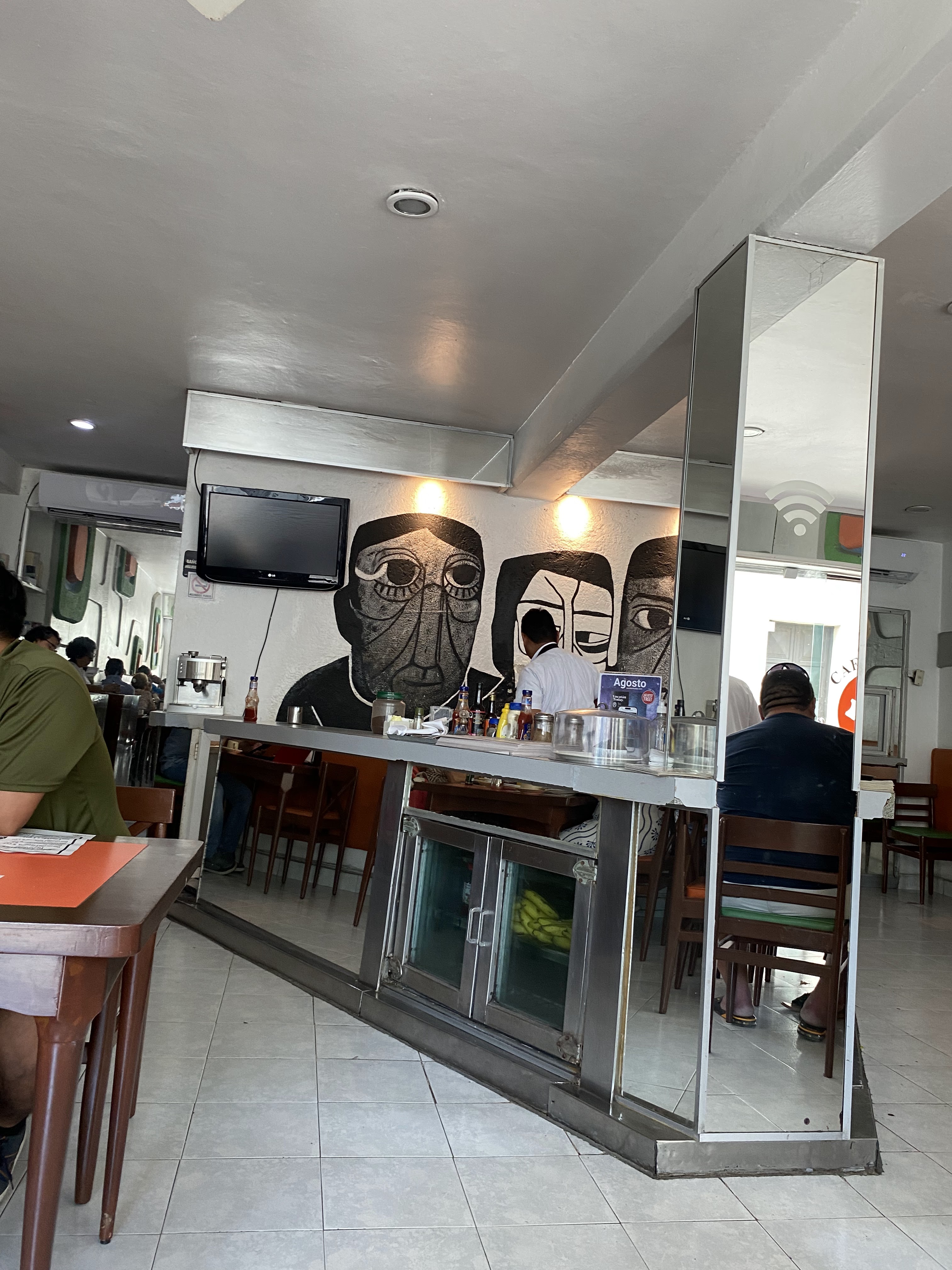 Cafetería Pop y Restaurante Pórtico del Peregrino image 5