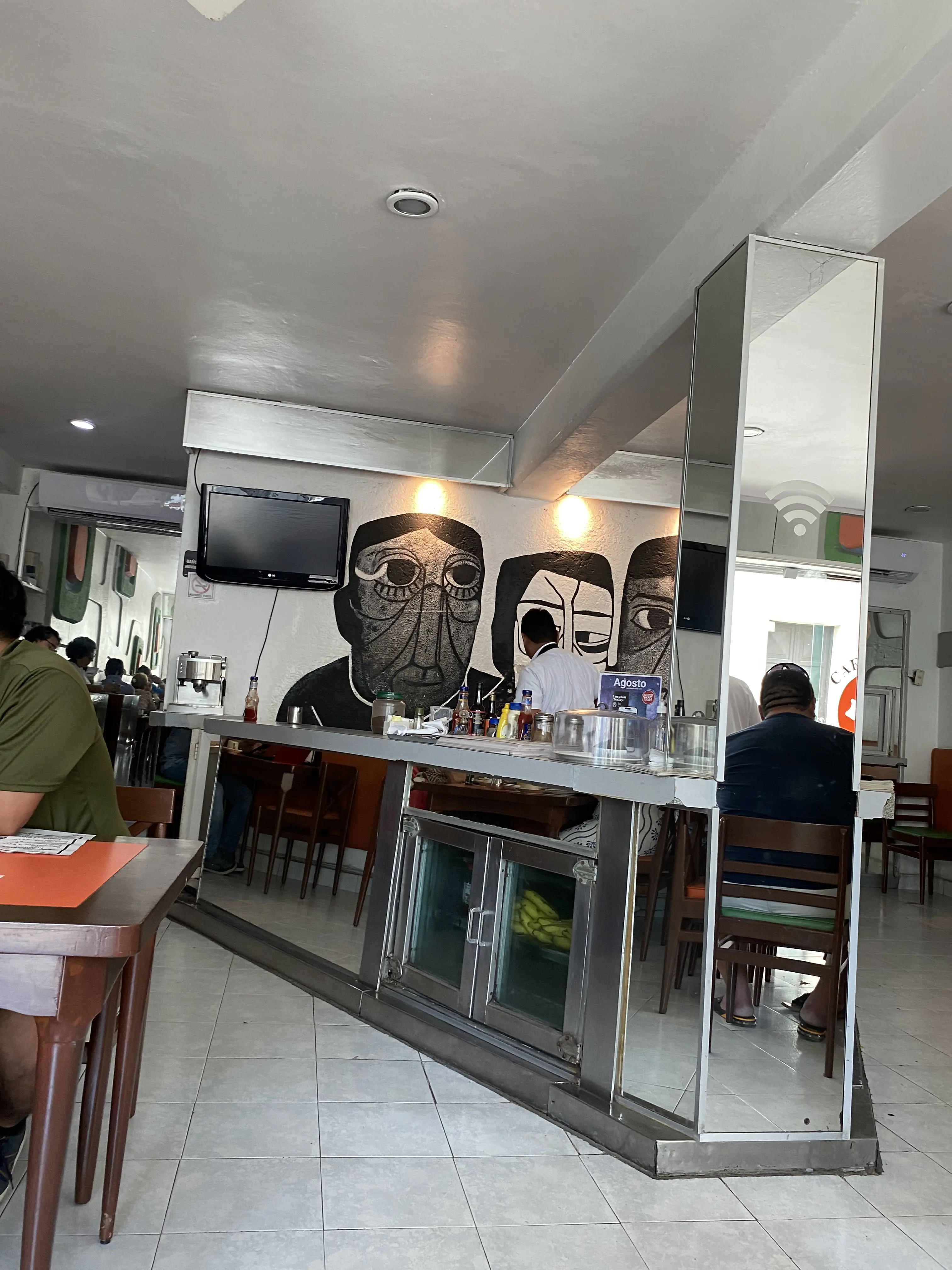 Cafetería Pop y Restaurante Pórtico del Peregrino image 5