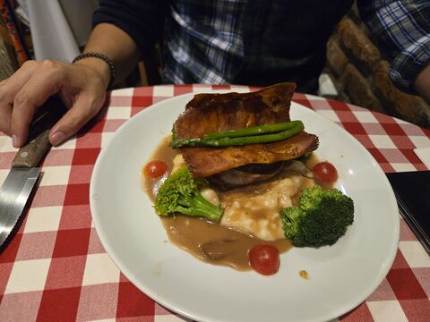 Gino's image 6