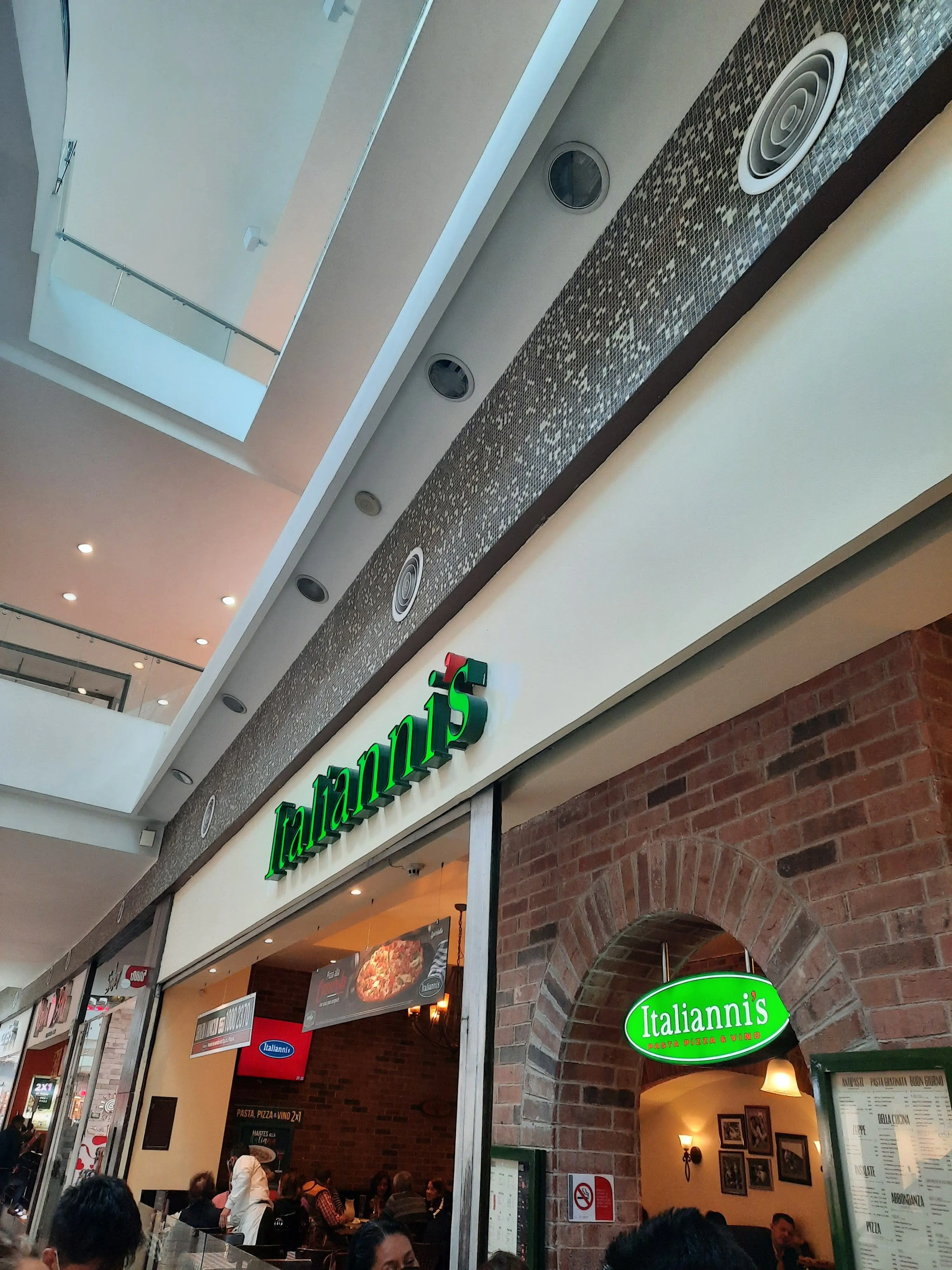 Italianni's Lindavista image 1