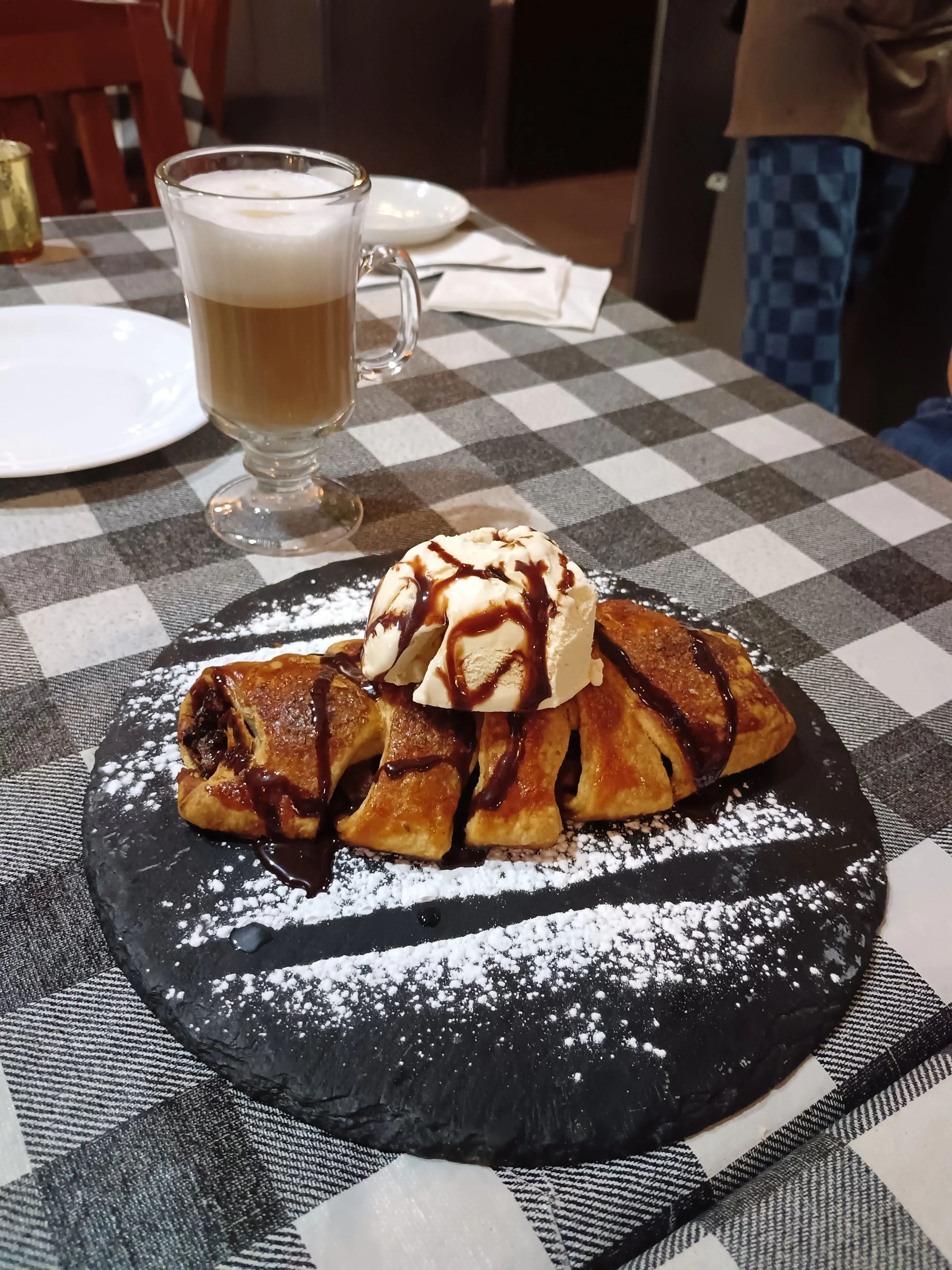 Restaurante 4 Cocinas - Paella | Pizzas | Pastas image 8