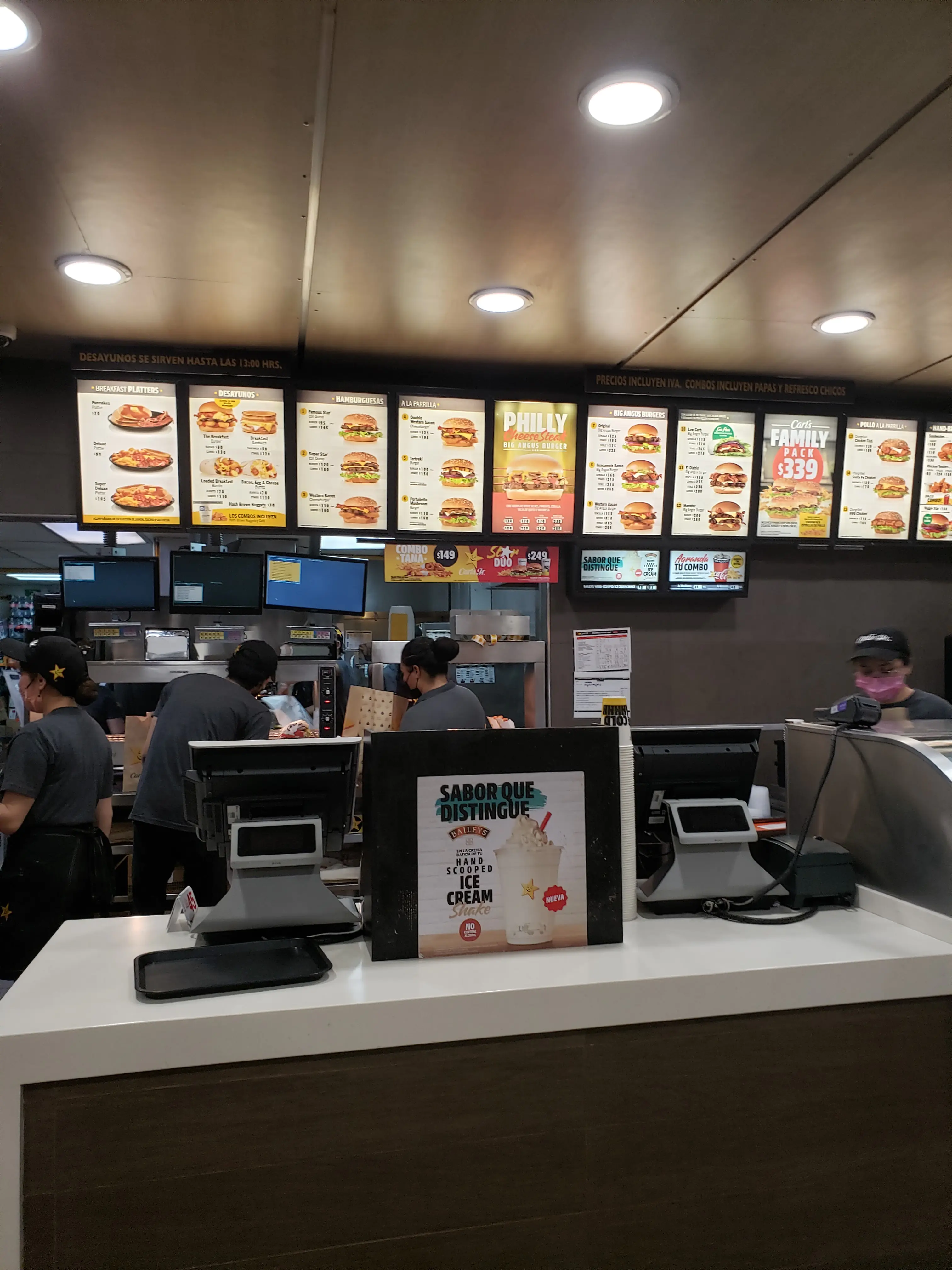 Carl's Jr. Lindavista image 4