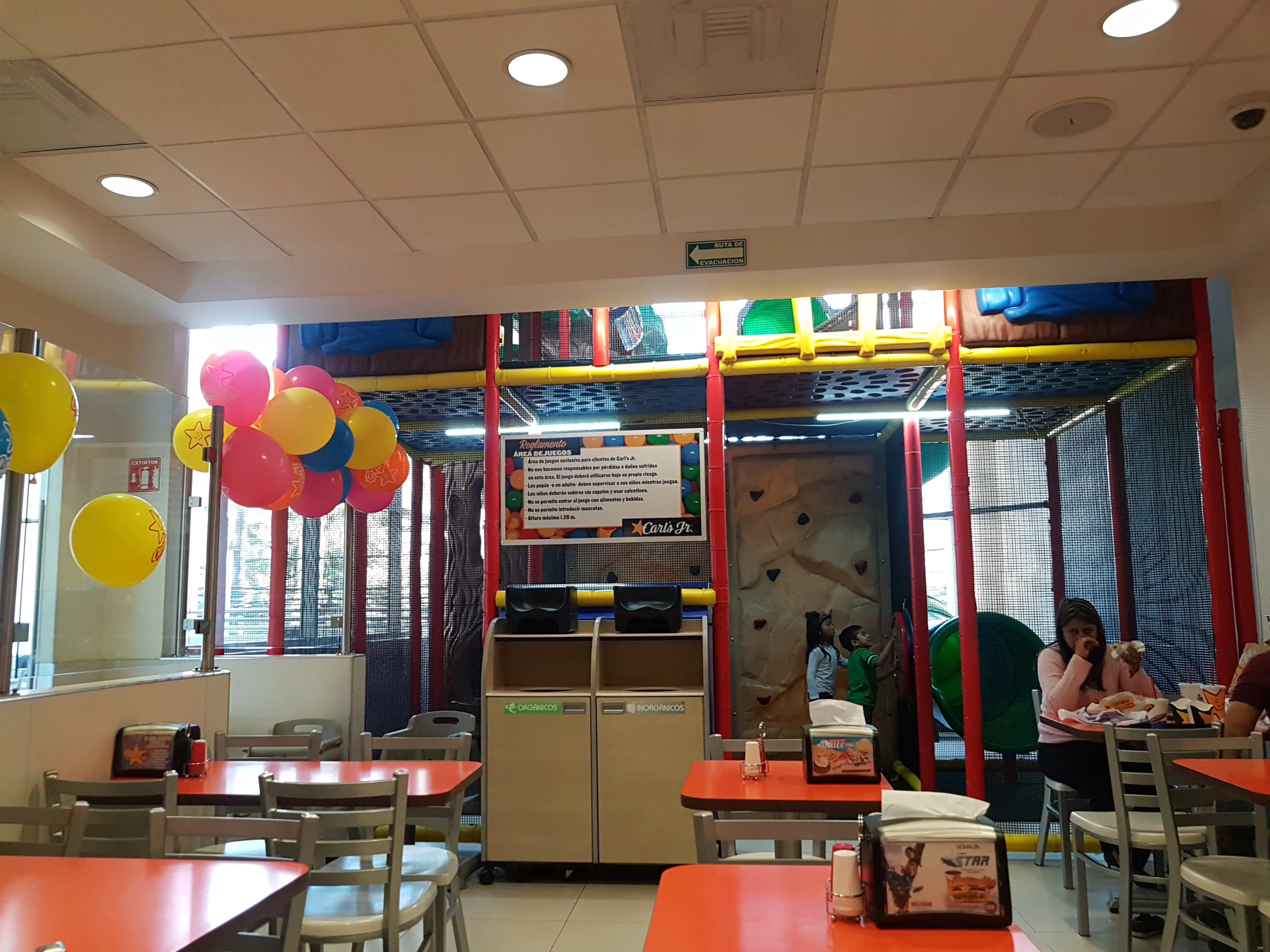 Carl's Jr. Lindavista image 6