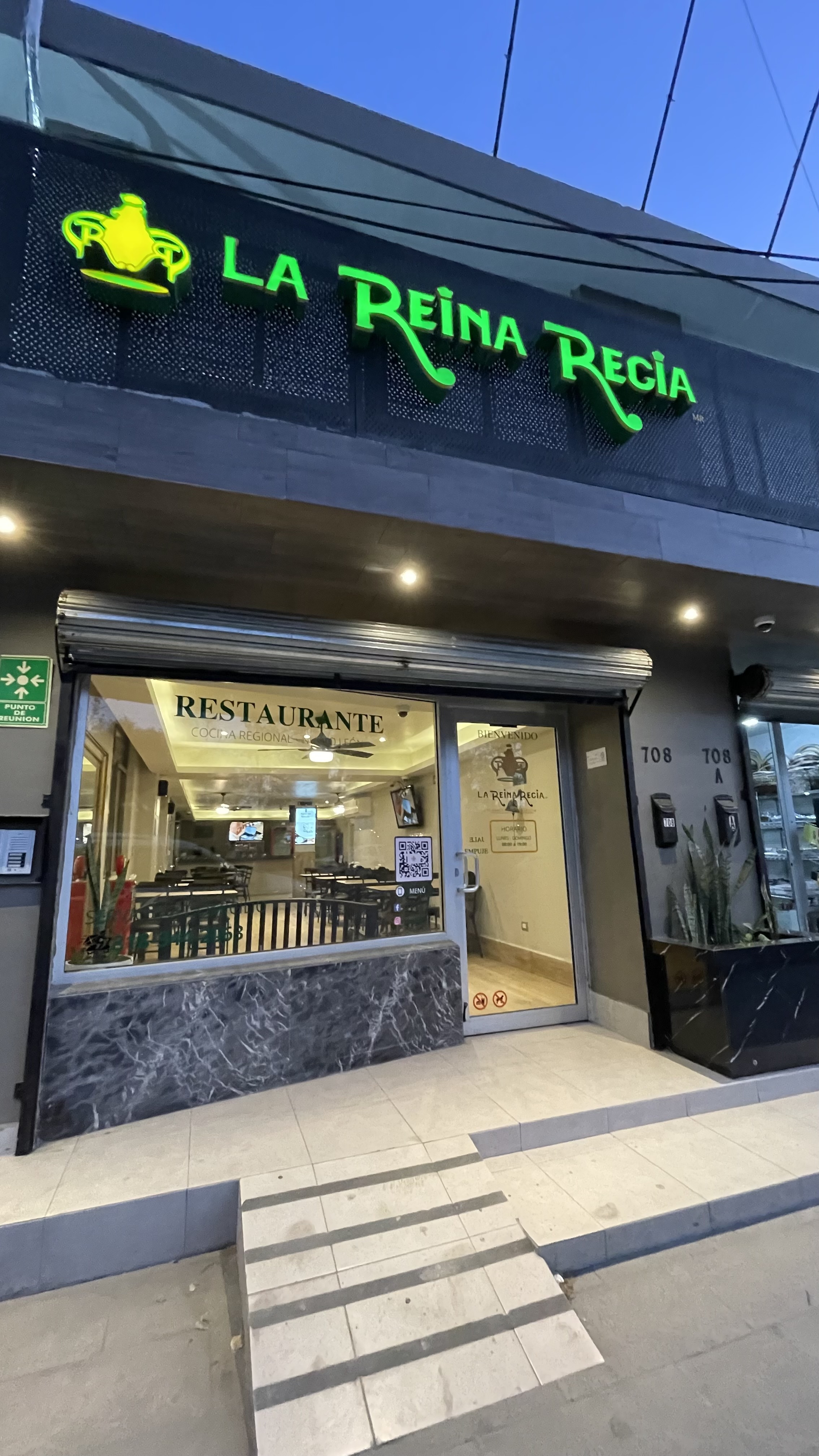 Restaurante La Reina Regia image 1