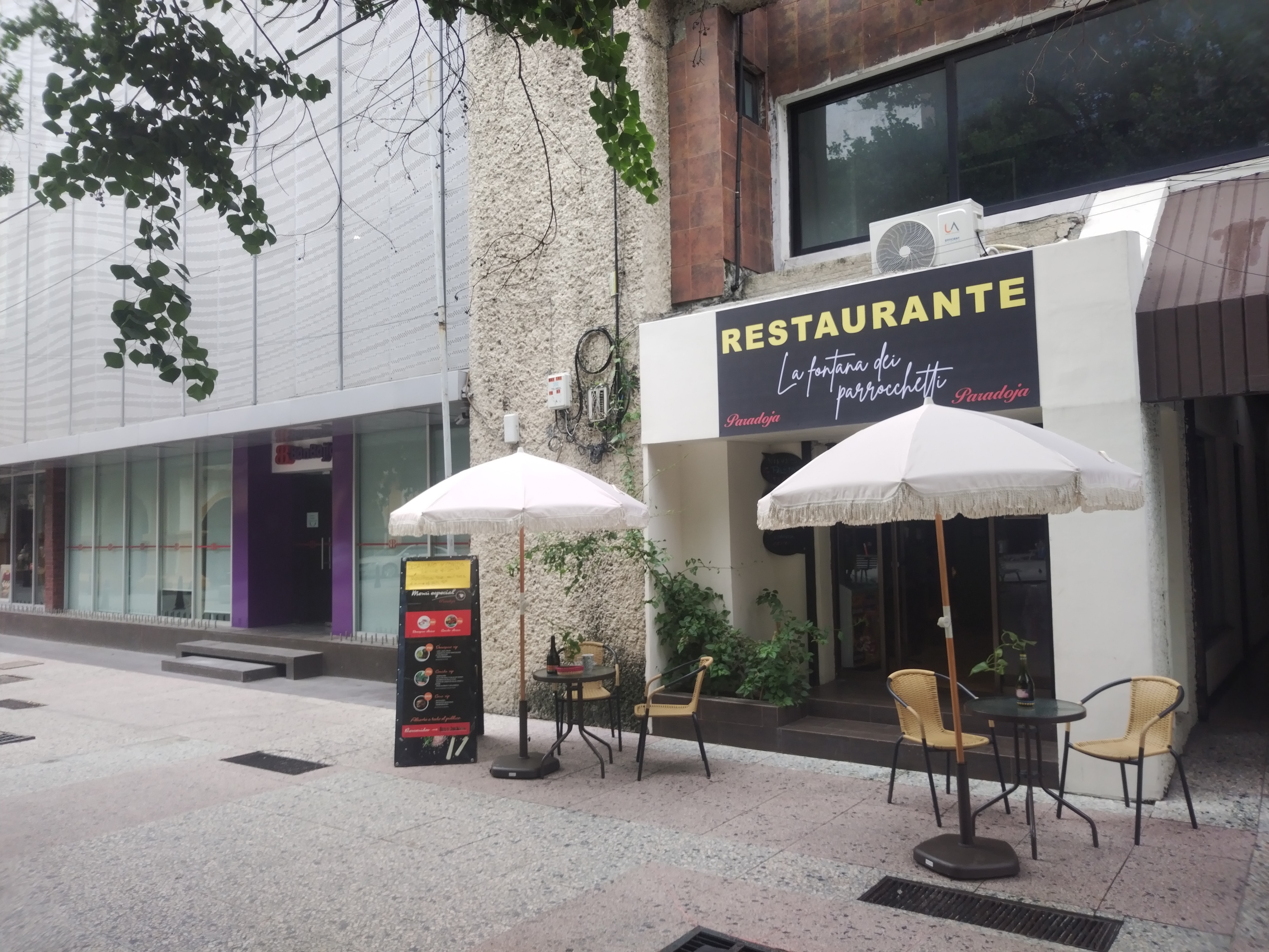Restaurante. La Fontana Dei Perrochetti grupo PARADOJA. image 8