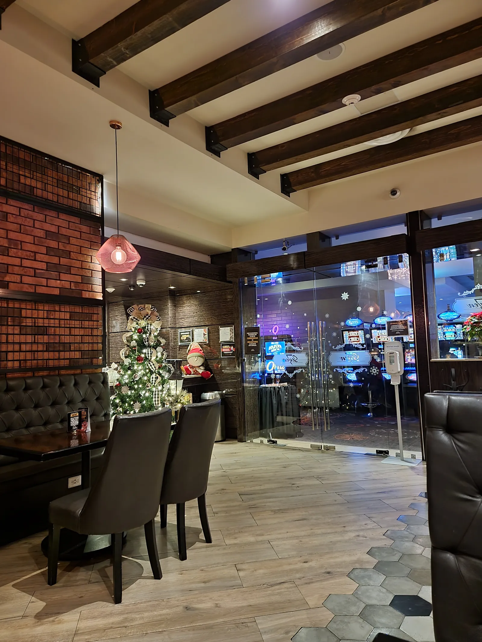 Seven Restaurant & Steak House image 4