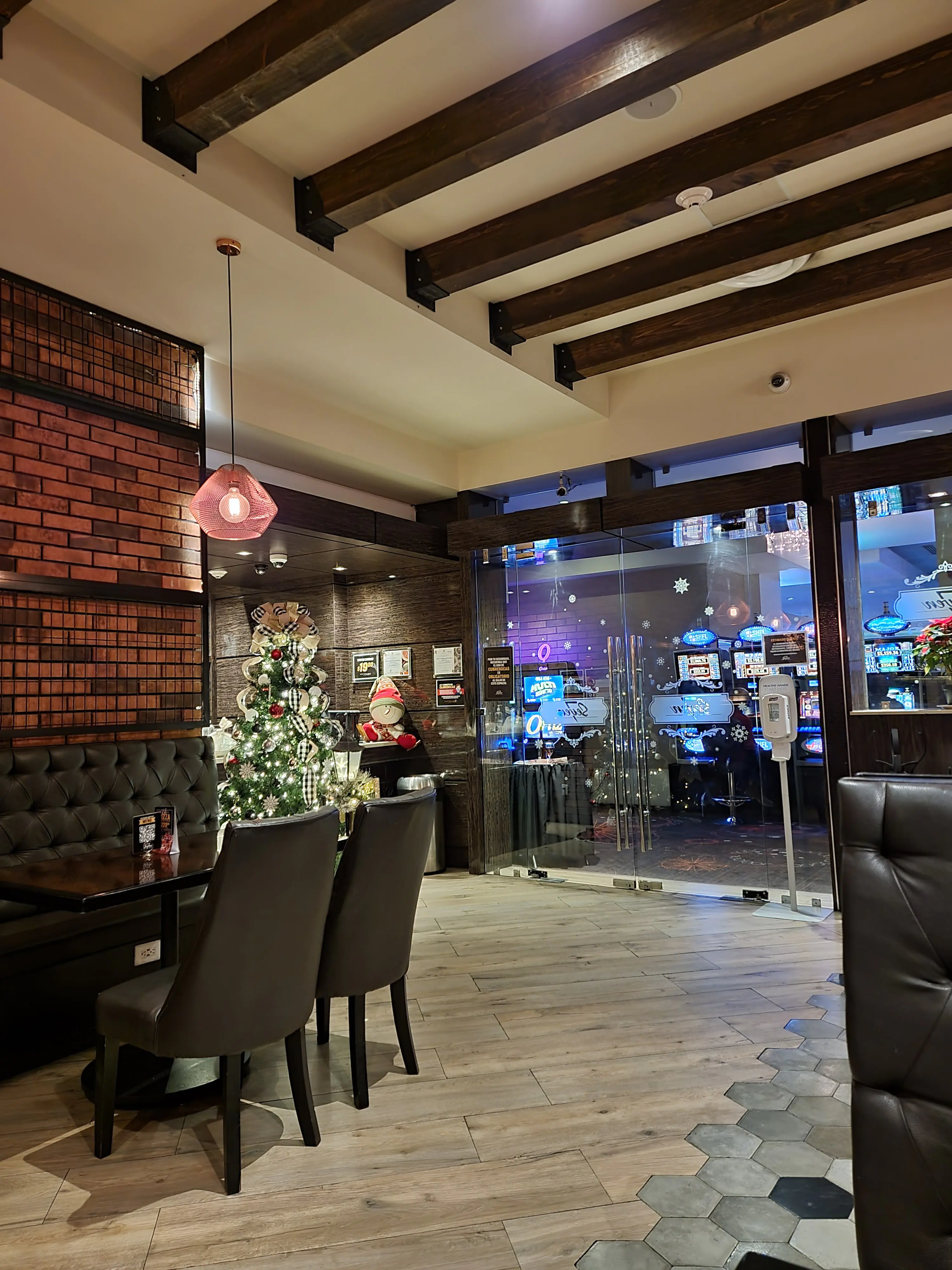 Seven Restaurant & Steak House image 4