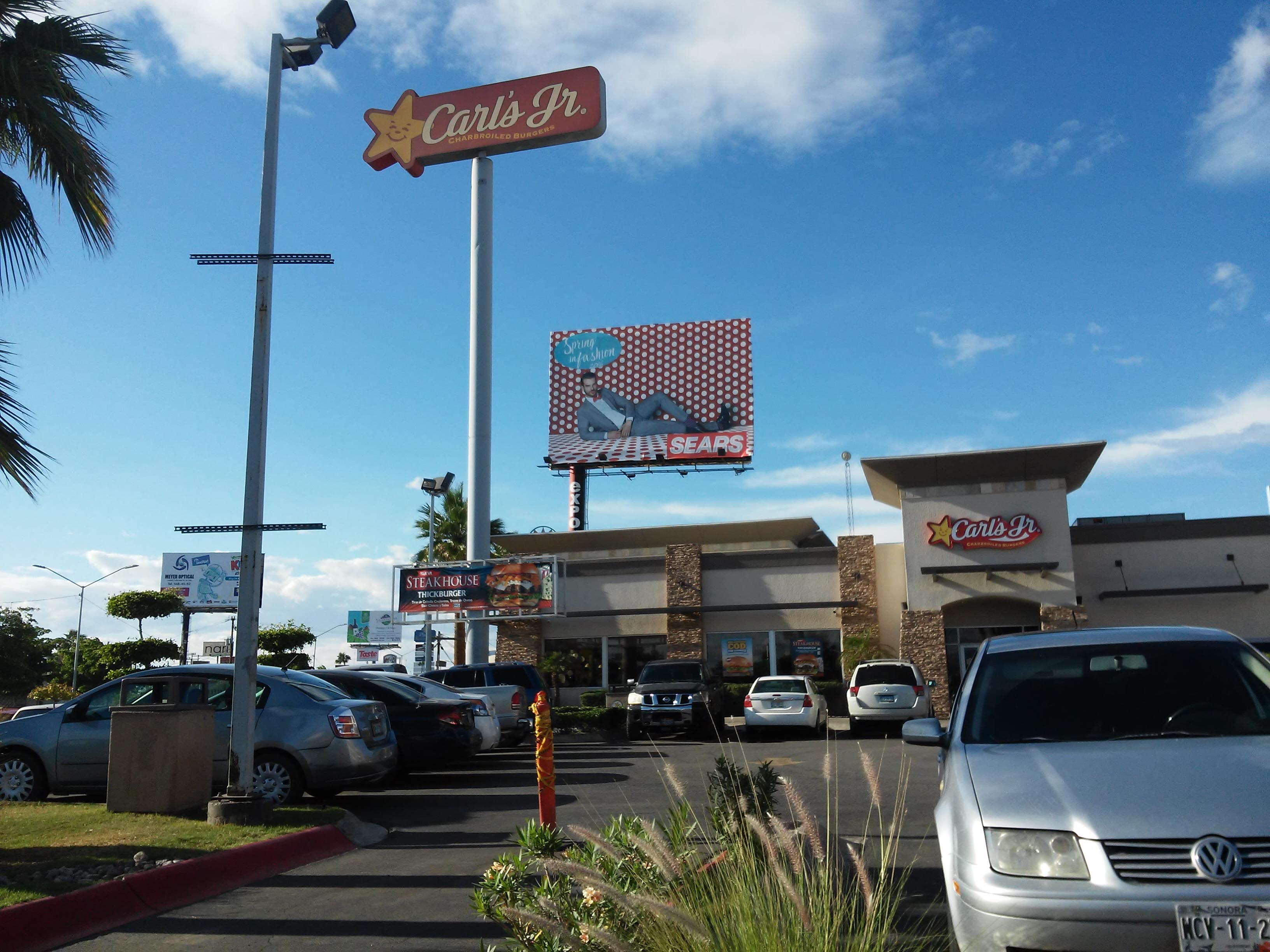 Carl's Jr. - Residencias image 1
