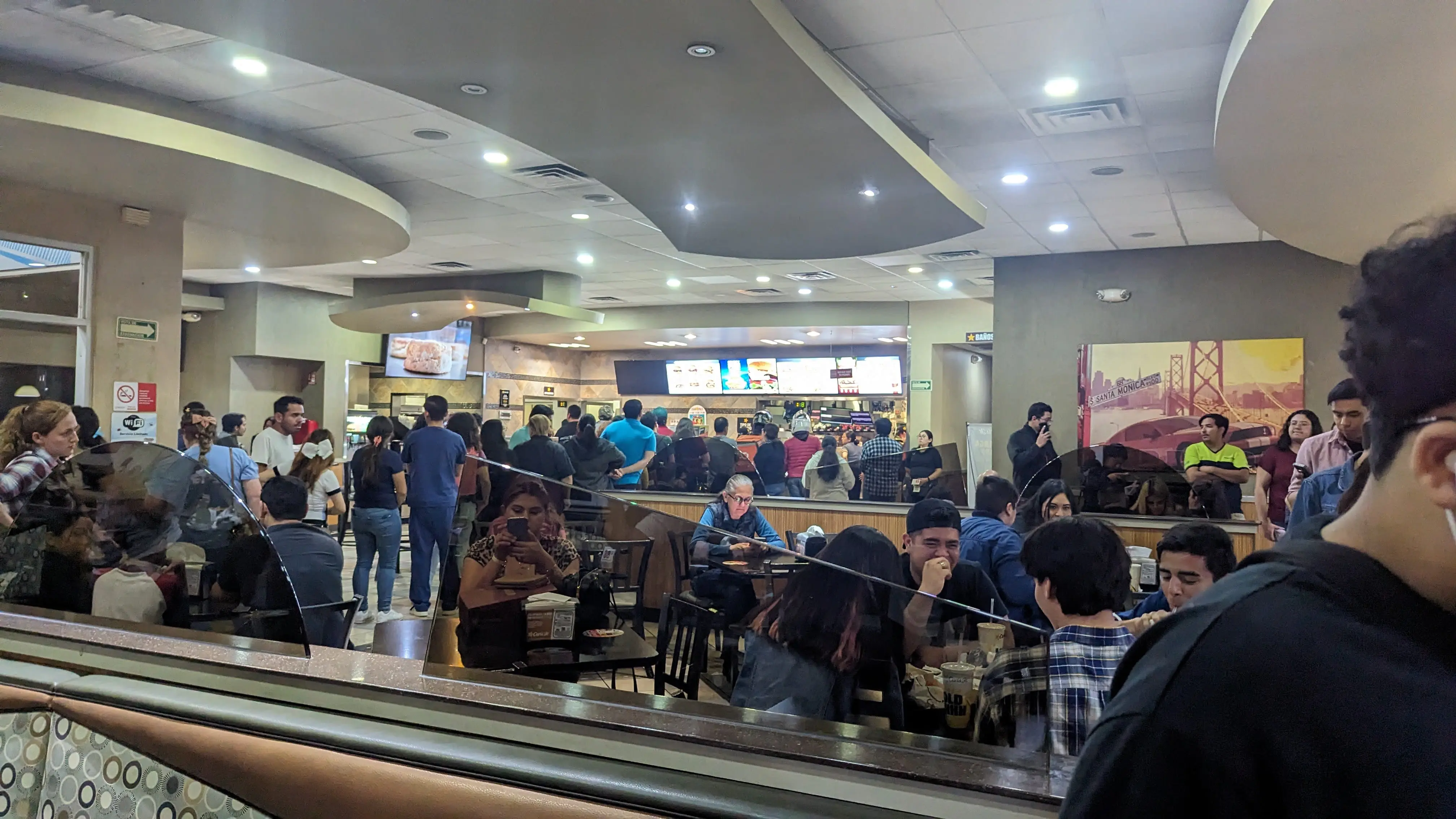 Carl's Jr. - Residencias image 3