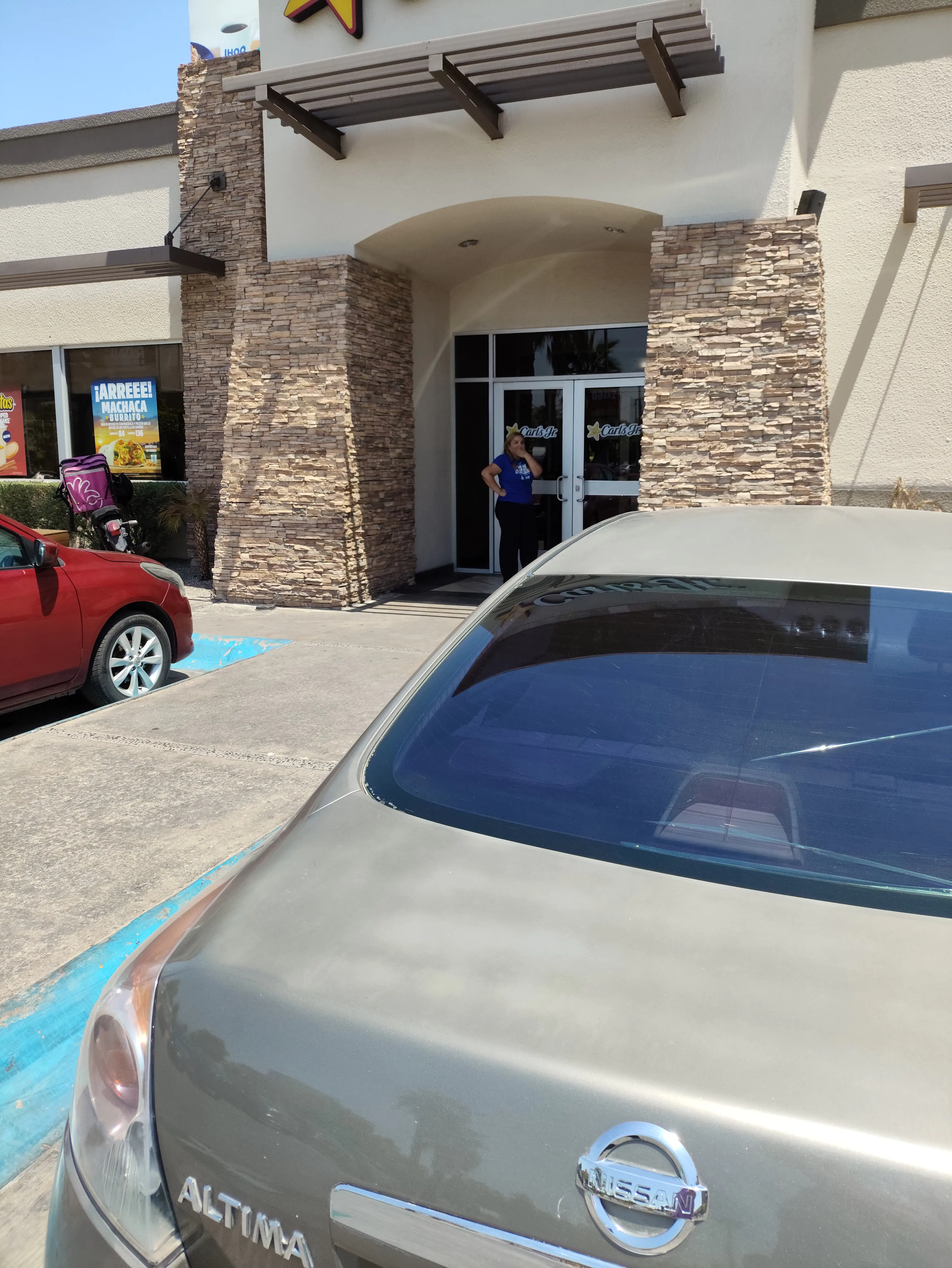 Carl's Jr. - Residencias image 6