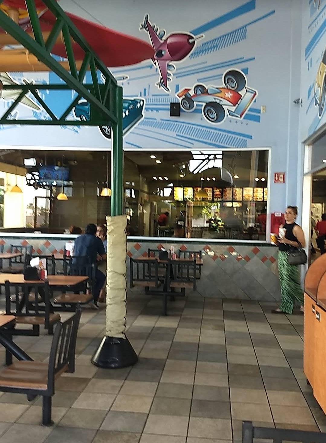 Carl's Jr. - Residencias image 7